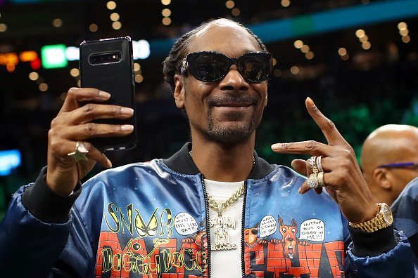 Snoop Dogg at the courtside of a game between the Boston Celtics and the Los Angeles Lakers in January 2020. | Photo: Getty Images