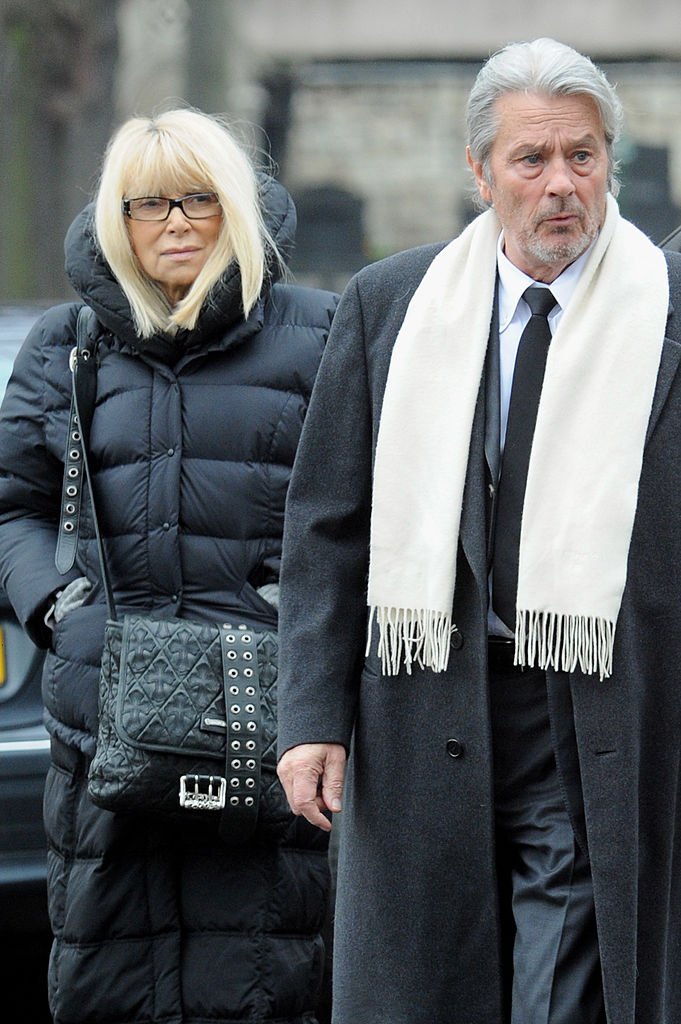 Mireille Darc et Alain Delon le 14 janvier 2009 à Paris, France | Photo : Getty Images Mireille Darc et Alain Delon le 14 janvier 2009 à Paris, France | Photo : Getty Images