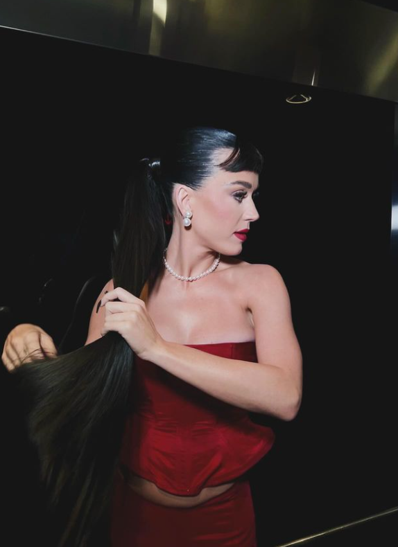 A screenshot of Katy Perry showcasing her all-red ensemble and long, straight hair. | Source: Instagram/katyperry