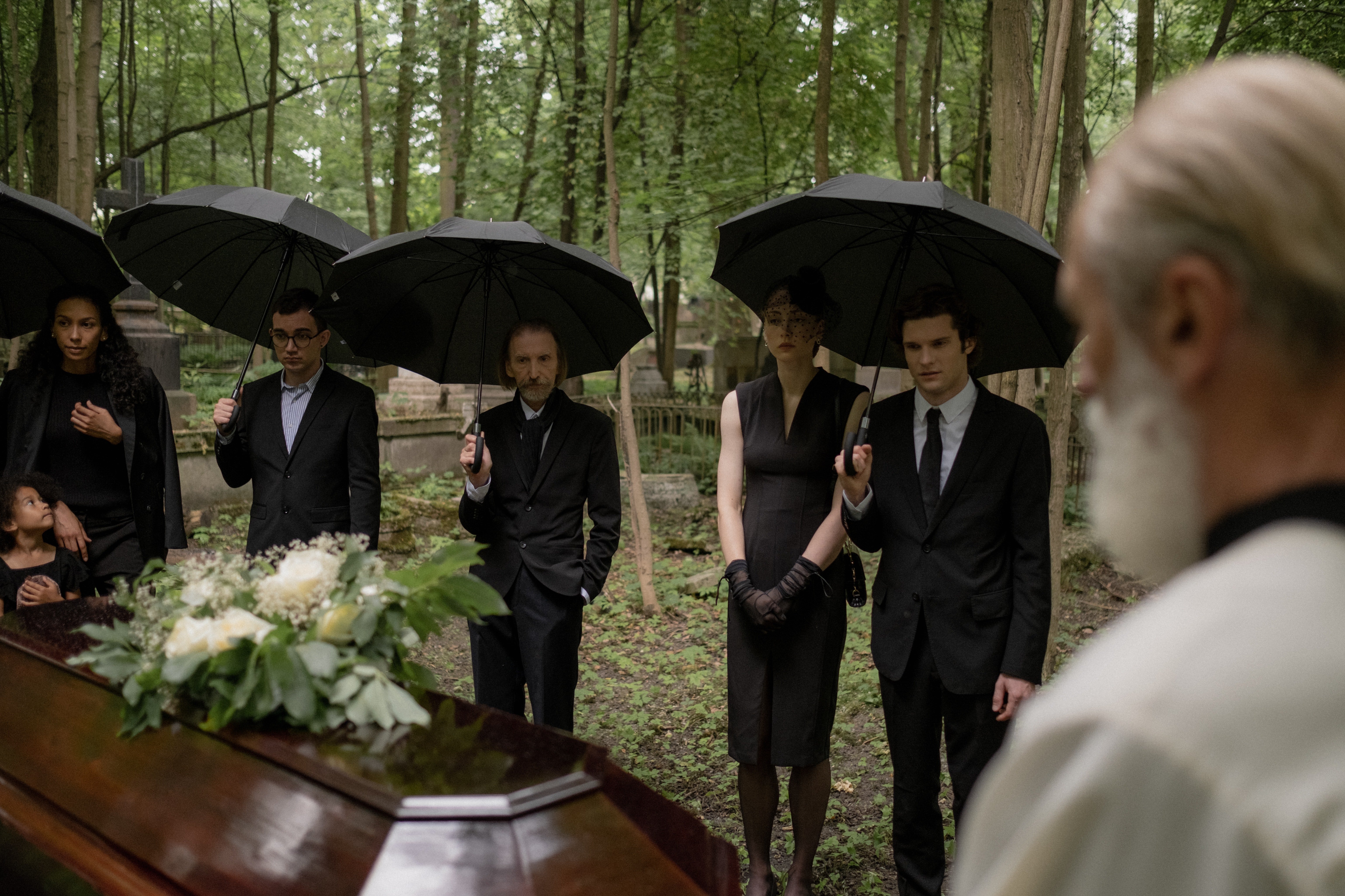 Personas que asistieron a un entierro. | Foto: Pexels