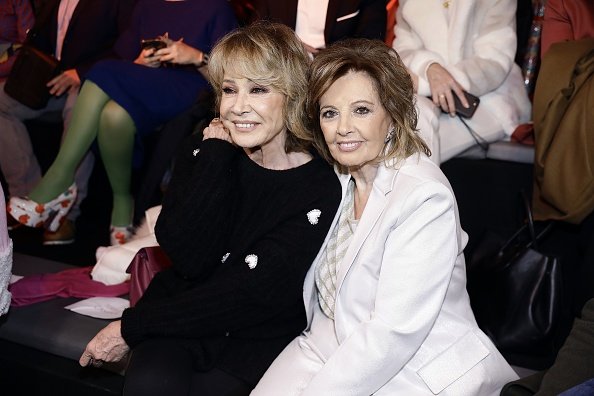 Mila Ximenez y Maria Teresa Campos en el desfile de moda de Ágatha Ruiz de la Prada el 29 de enero de 2020 en Madrid, España. | Foto: Getty Images