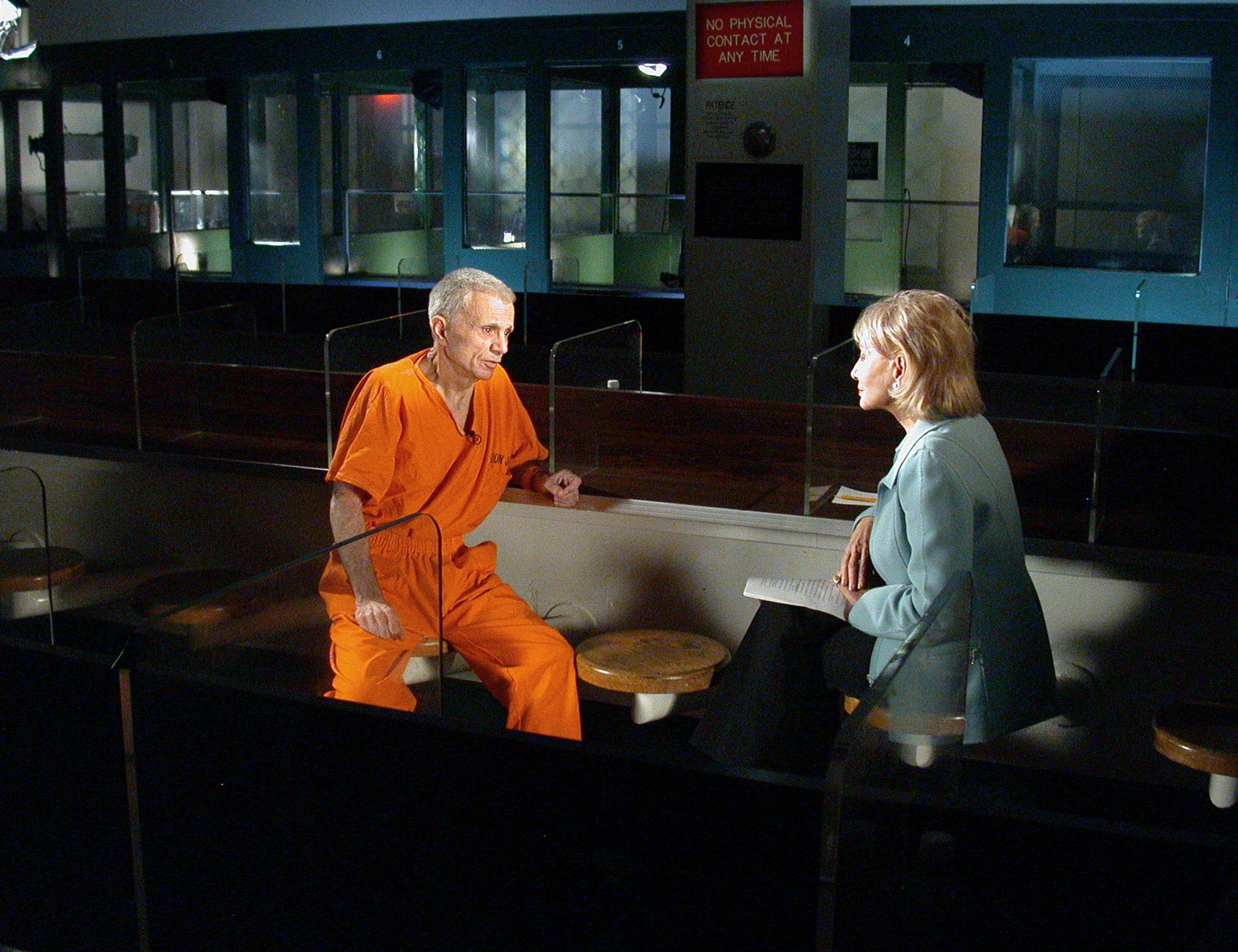 Robert Blake speaks to Barbara Walters for "20/20" from the Los Angeles County Jail on February 17, 2003 | Source: Getty Images