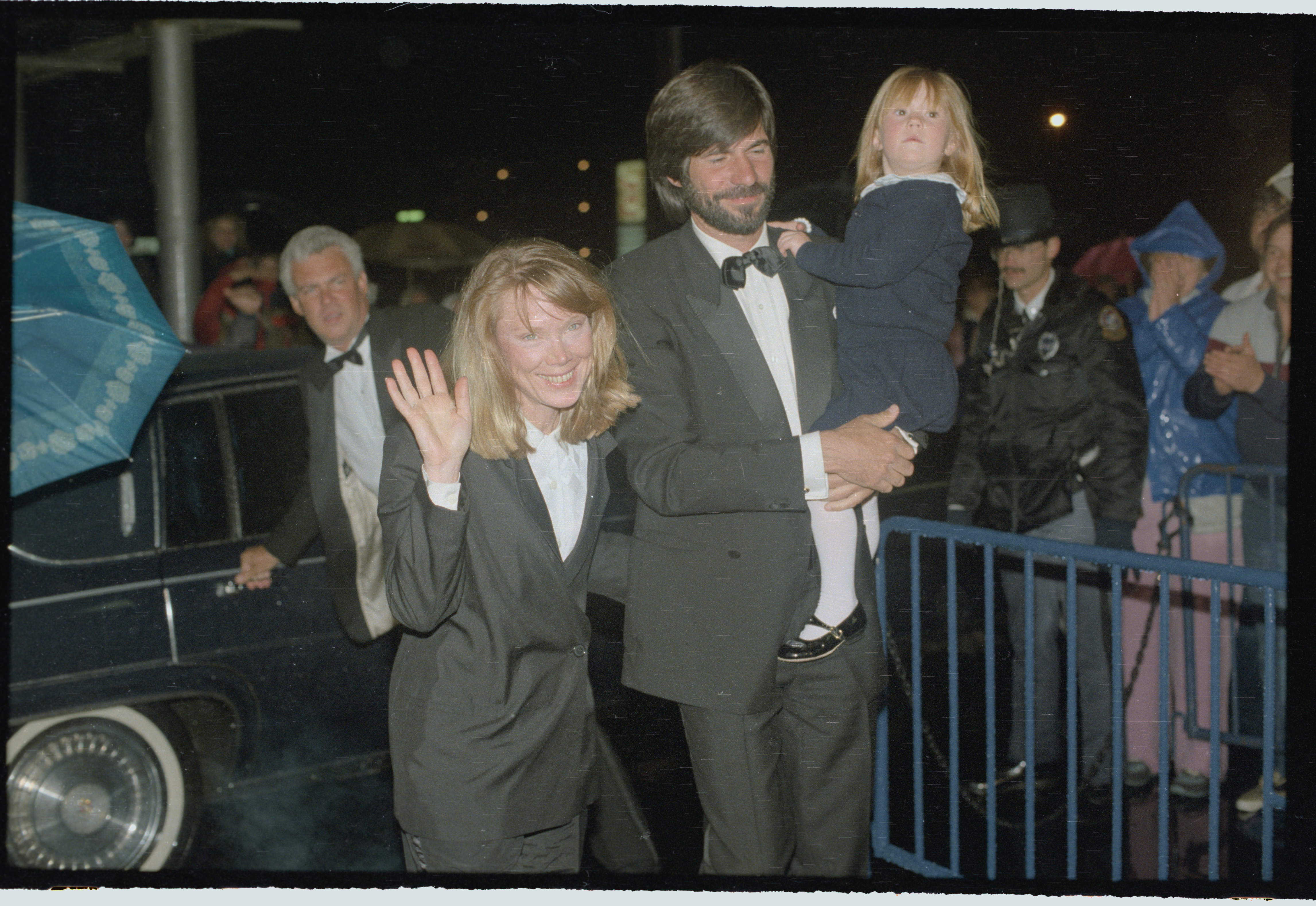 Sissy Spacek, Jack Fisk, and their daughter Schuyler arrive for the world premiere of the movie "Violets Are Blue" on April 14, 1986  | Source: Getty Images