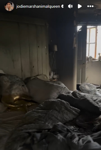 Marsh’s bedroom appeared heavily damaged but still partially intact, with smoke-stained walls and bedding left ruined by flames. | Source: Instagram/jodiemarshanimalqueen