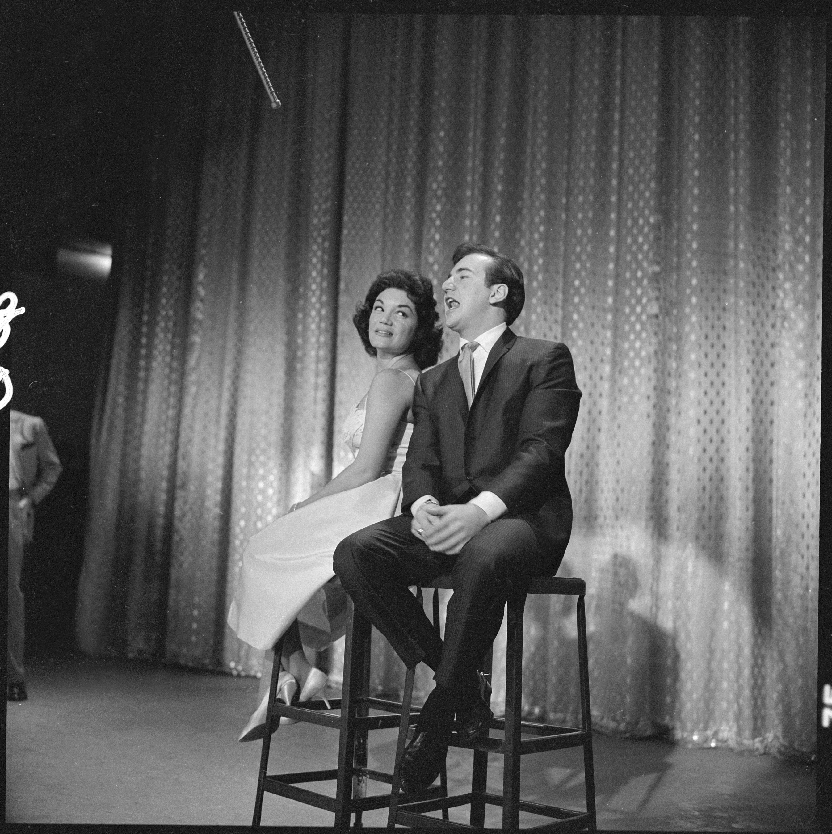Connie Francis and Bobby Darin performing on "The Ed Sullivan Show" on January 3, 1960 | Source: Getty Images