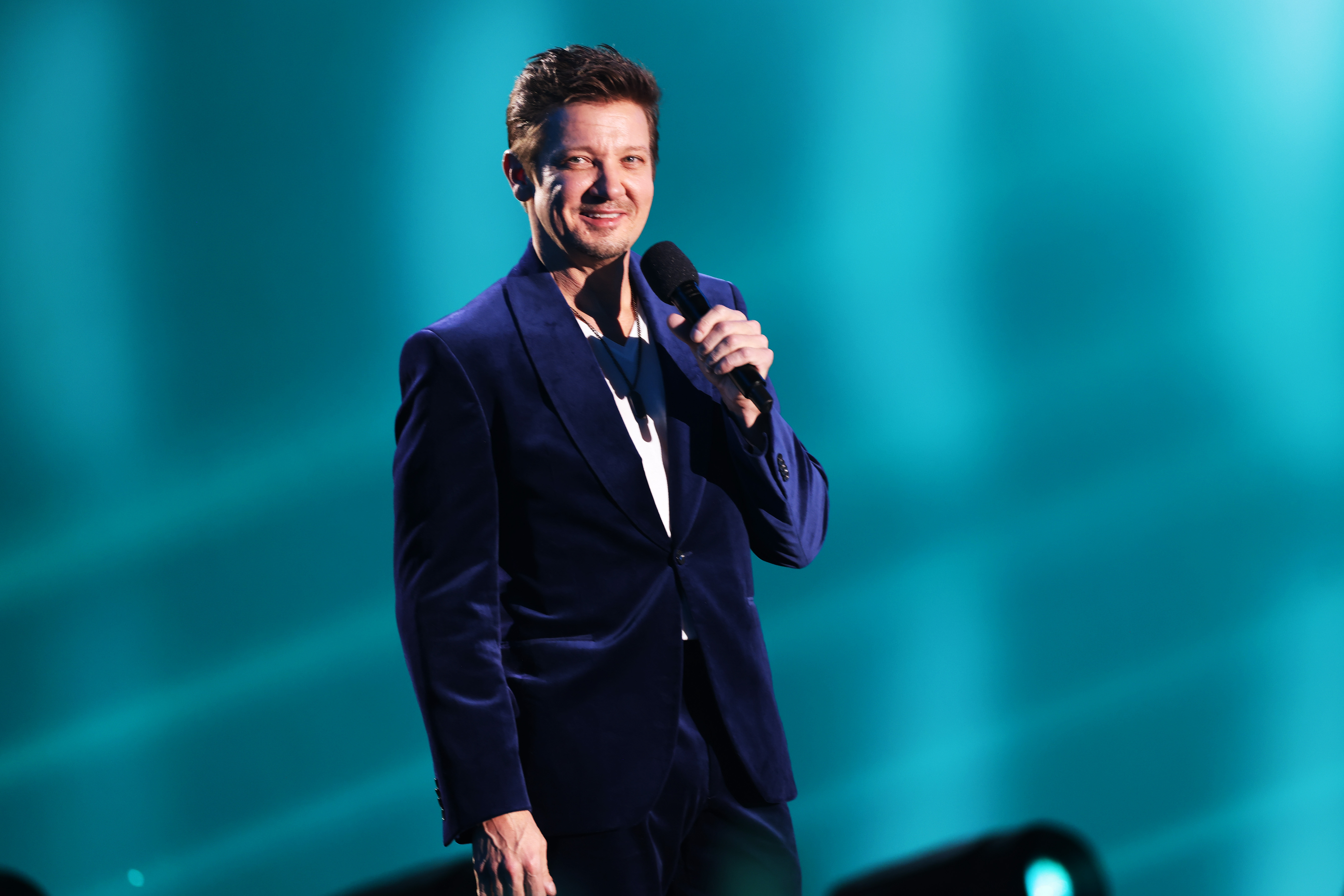 Jeremy Renner onstage during the 2024 People's Choice Awards held at Barker Hangar on February 18 in Santa Monica, California. | Source: Getty Images