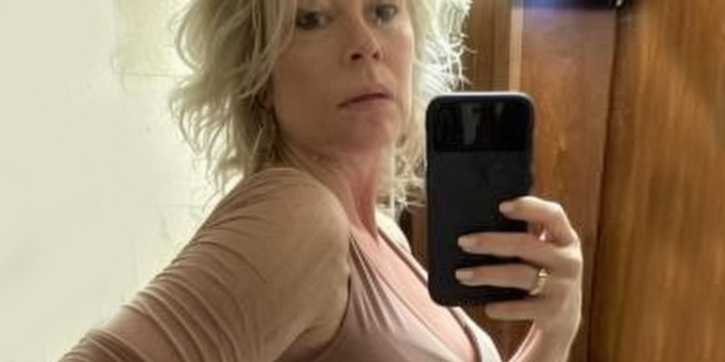 A mature woman poses for a selfie | Source: AmoMama