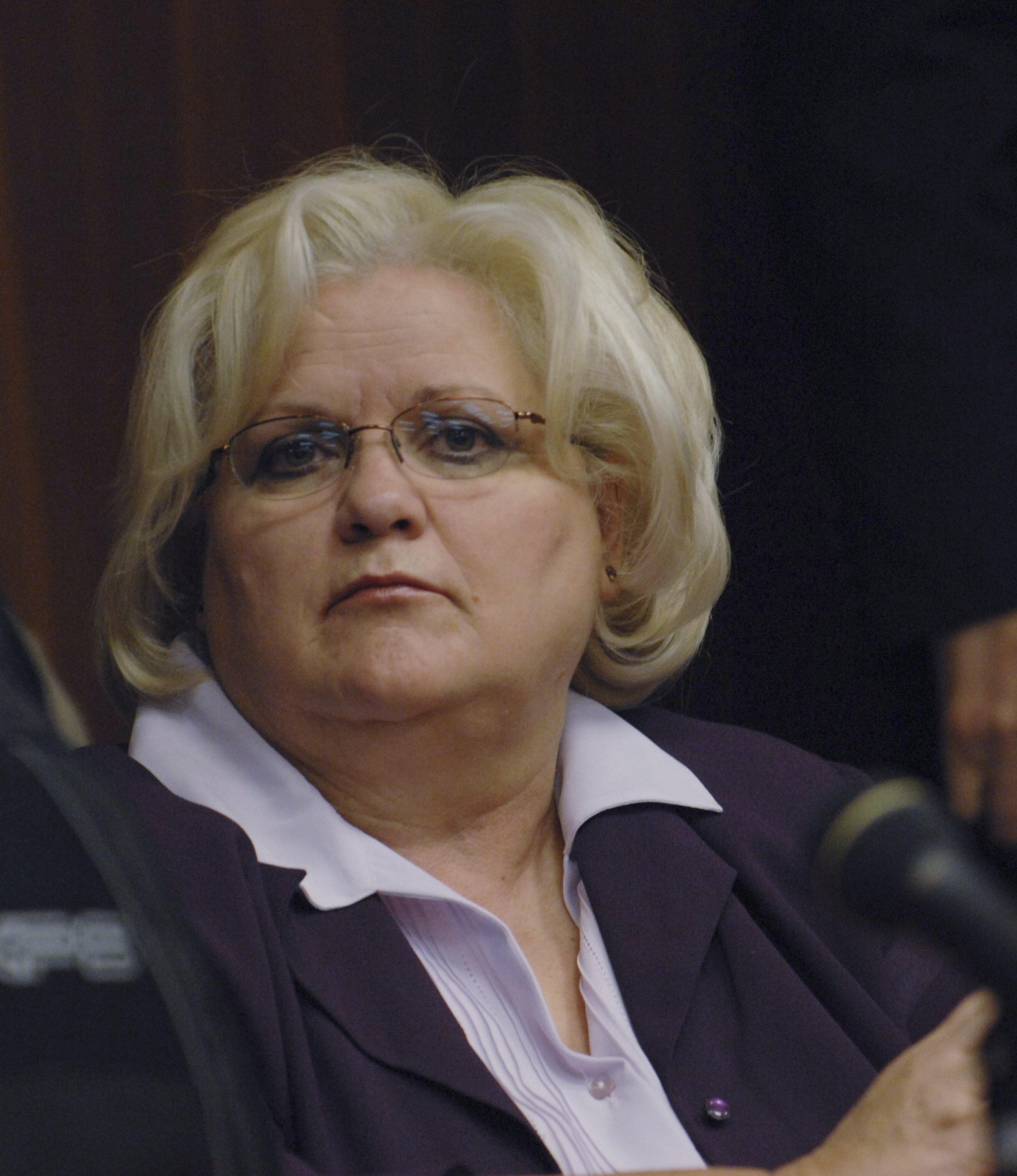 Anna Nicole Smith's mother Virgie Arthur listens during hearings that will determine who will hold custody of Smith's remains in a courtroom at Broward County Circuit Court February 20, 2007 | Photo: GettyImages