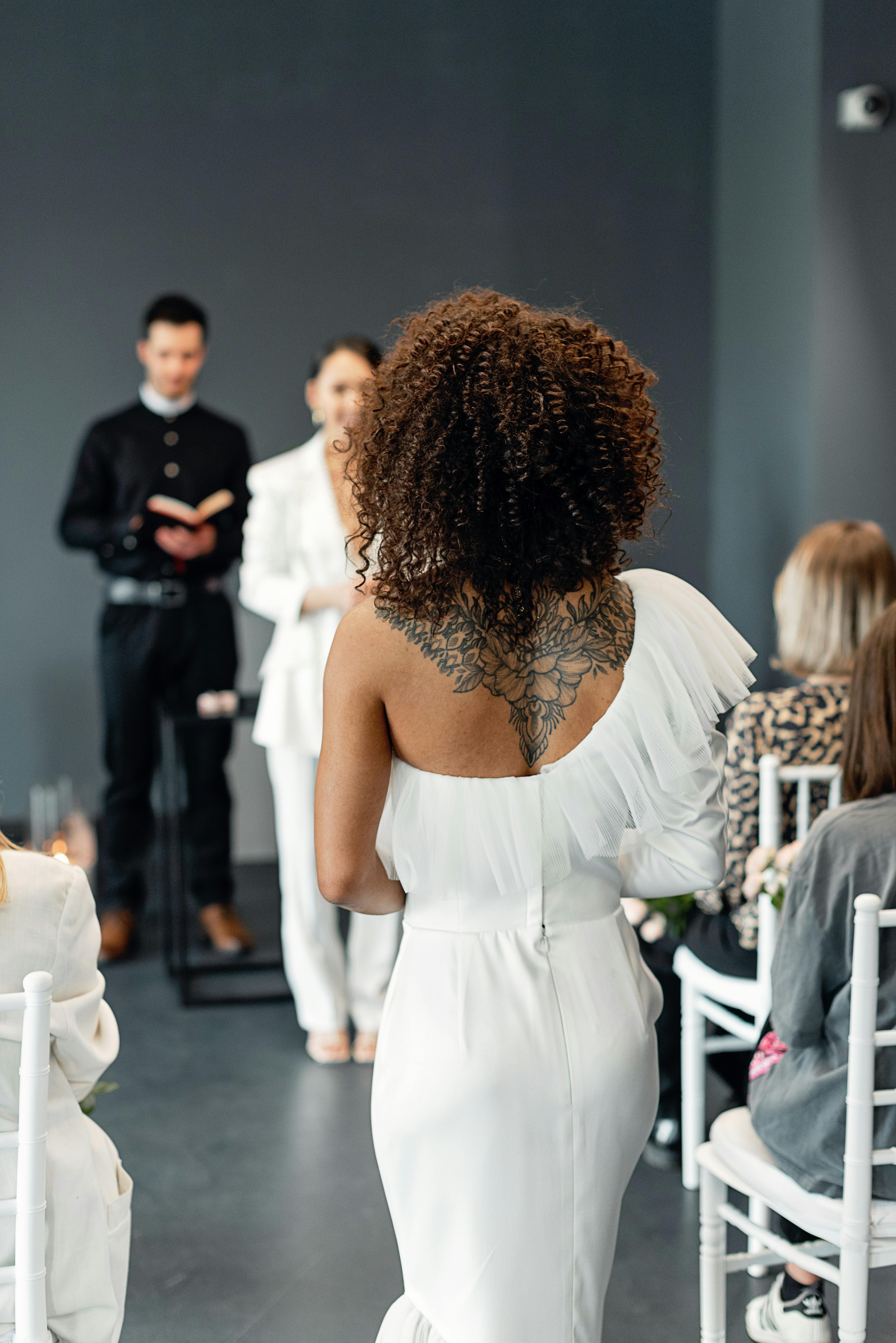 A bride walking down to the front | Source: Pexels