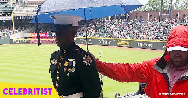 Photo of baseball fan holding umbrella over Marine Corps JROTC member on Memorial Day goes viral