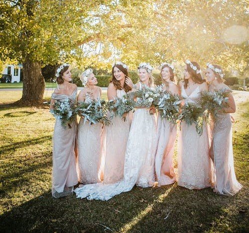 A bride and her bridesmaids | Source: Pexels