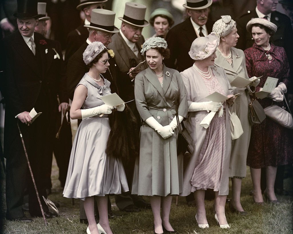 Princess Margaret (1930 - 2002), Queen Elizabeth II and the Queen Mother (1900 - 2002) at the Derby, Epsom Downs Racecourse, Surrey, June 1958.  Photo: Getty Images