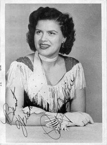 Patsy Cline, circa 1957. | Photo: Wikimedia Commons