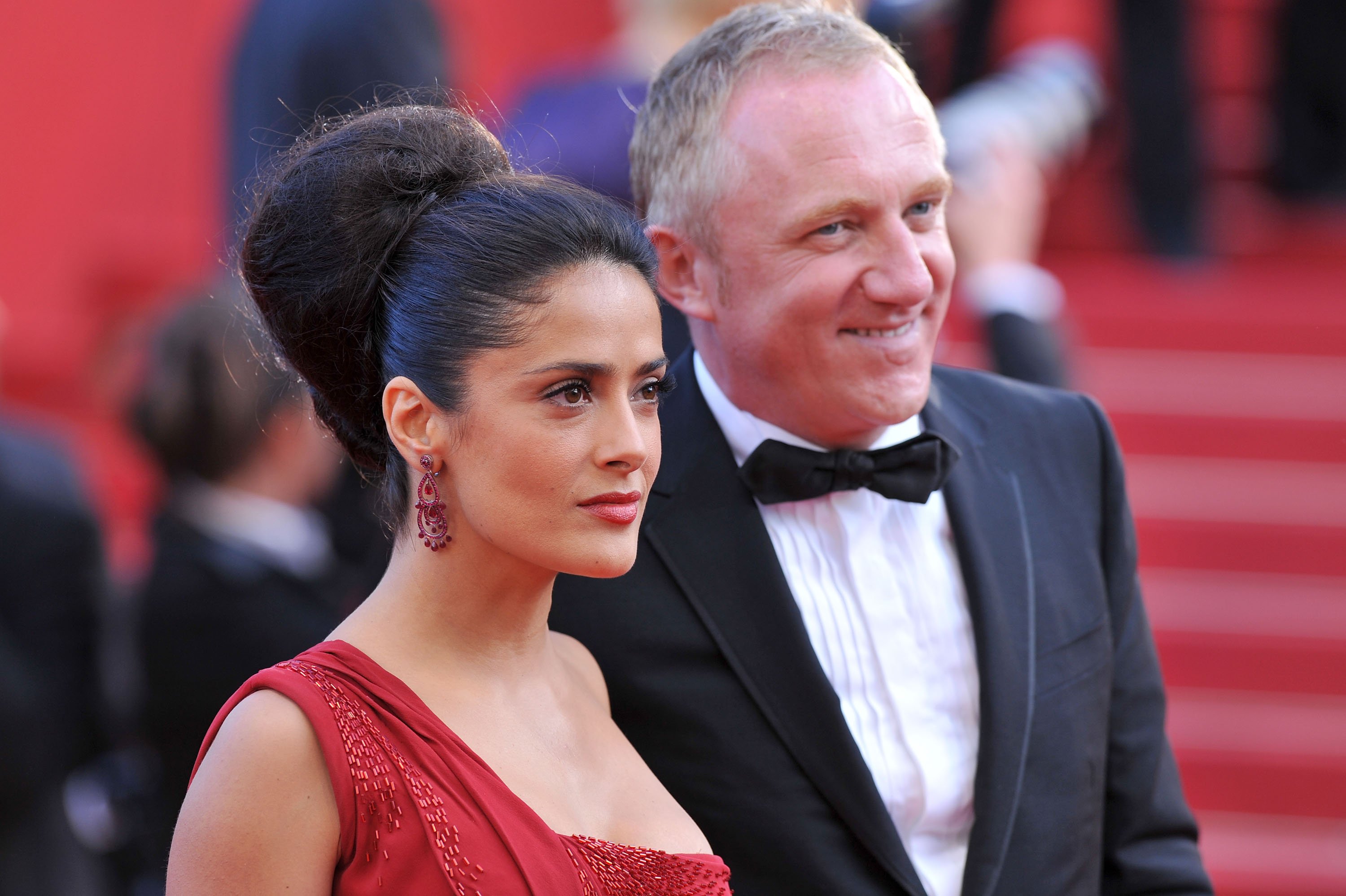 Salma Hayek y François-Henri Pinault asisten al estreno de "Il Gattopardo" en el Palais des Festivals en el 63° Festival del Cine de Cannes, en mayo de 2010, en Cannes, Francia. | Foto: Michael Buckner/Getty Images