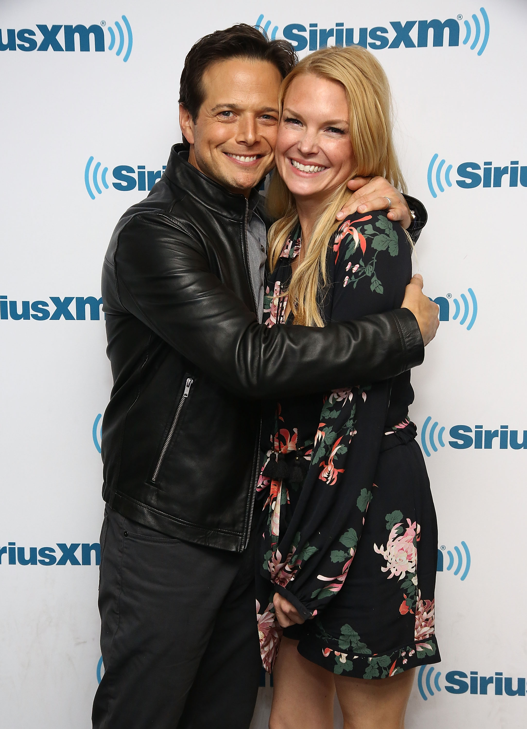 Scott Wolf and his wife Kelley visit the SiriusXM Studios in New York City on June 6, 2016 | Source: Getty Images