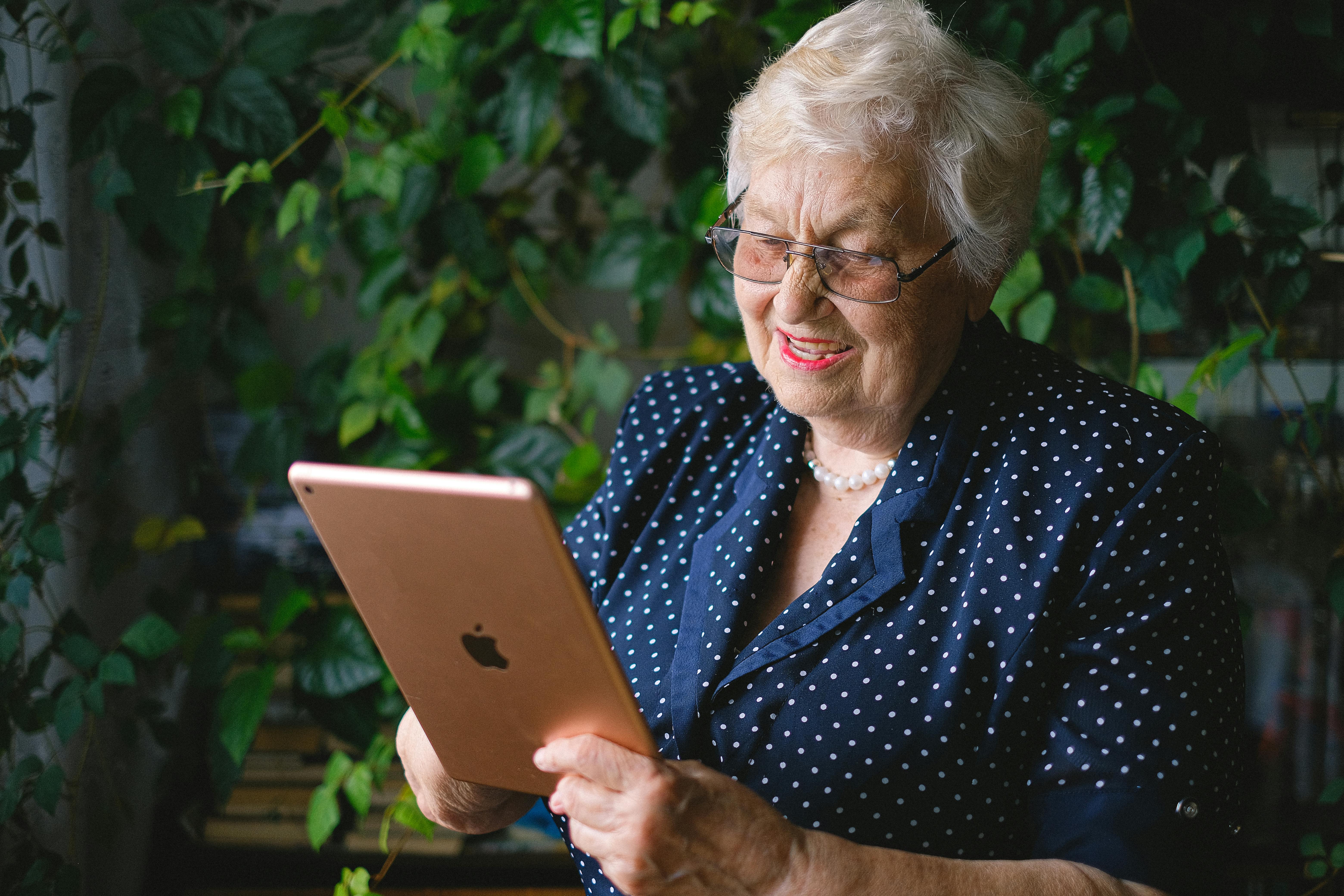 An elderly woman on a video call | Source: Pexels