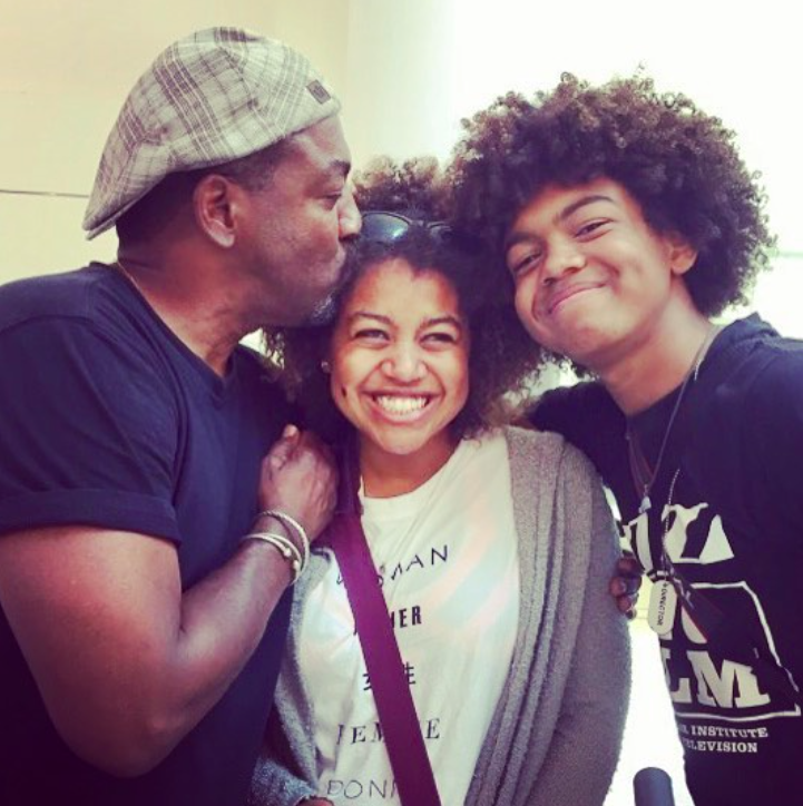 Russell Andrews with his kids, Anya and Kai, sharing a sweet family moment, posted on August 15, 2017. | Source: Instagram/a.russellandrews
