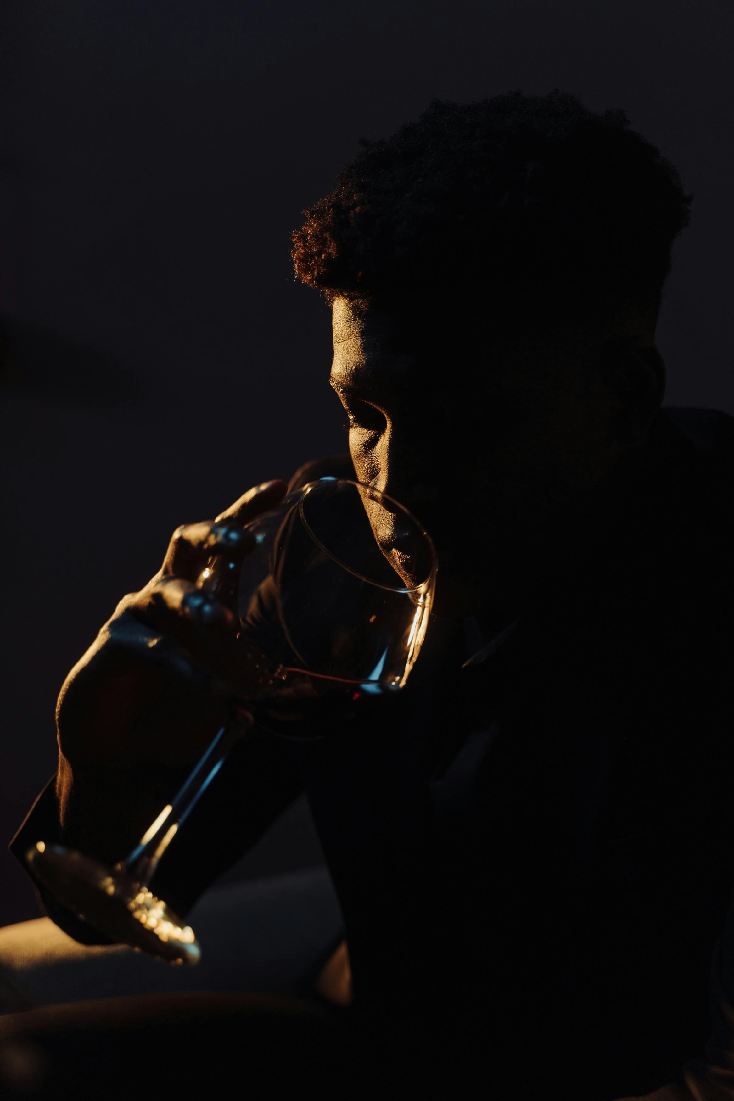 A man drinking wine | Source: Pexels