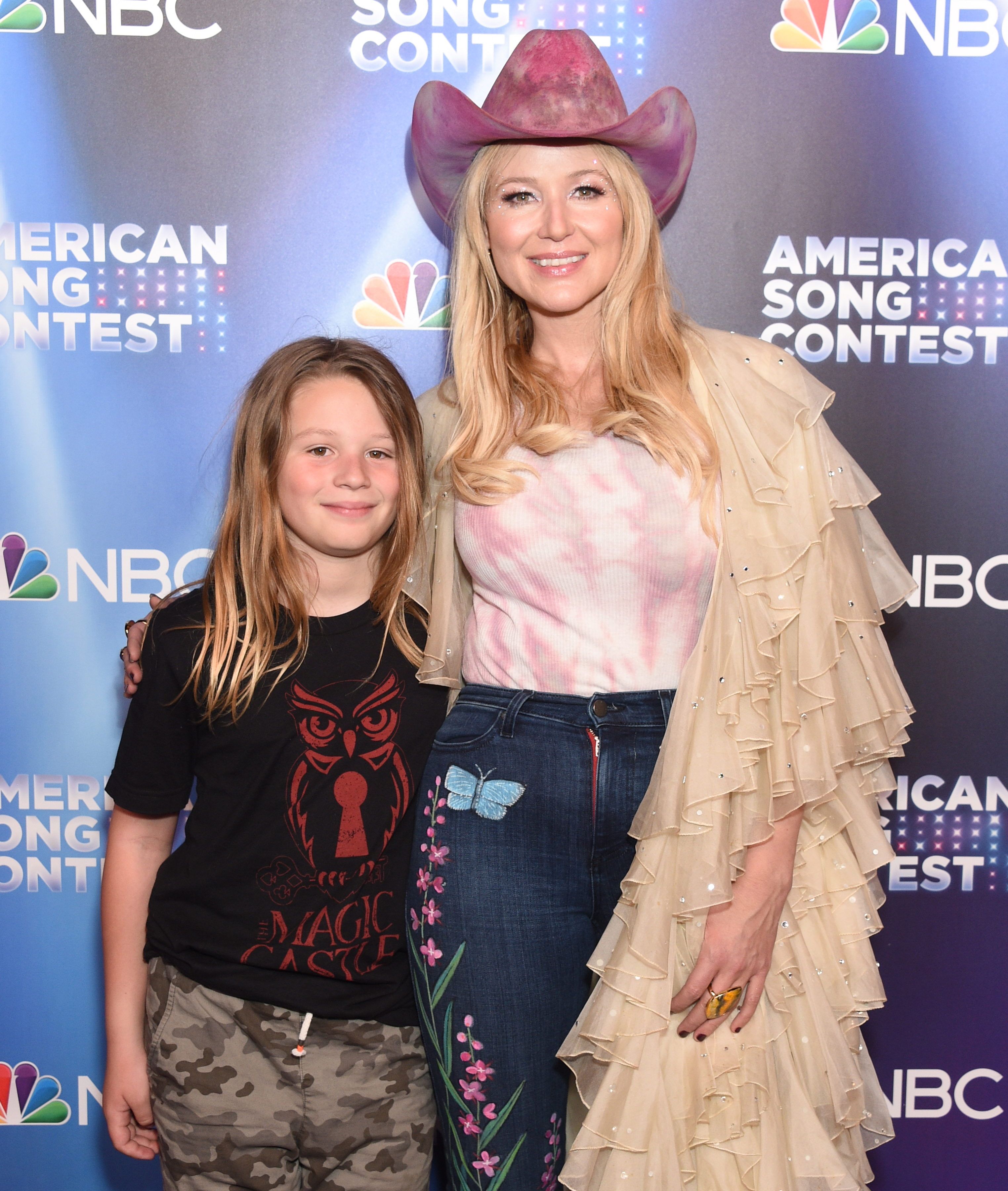 Kase Townes Murray and Jewel at NBC's "American Song Contest" Week 3 red carpet at Universal Studios Hollywood on April 4, 2022, in Universal City, California | Source: Getty Images