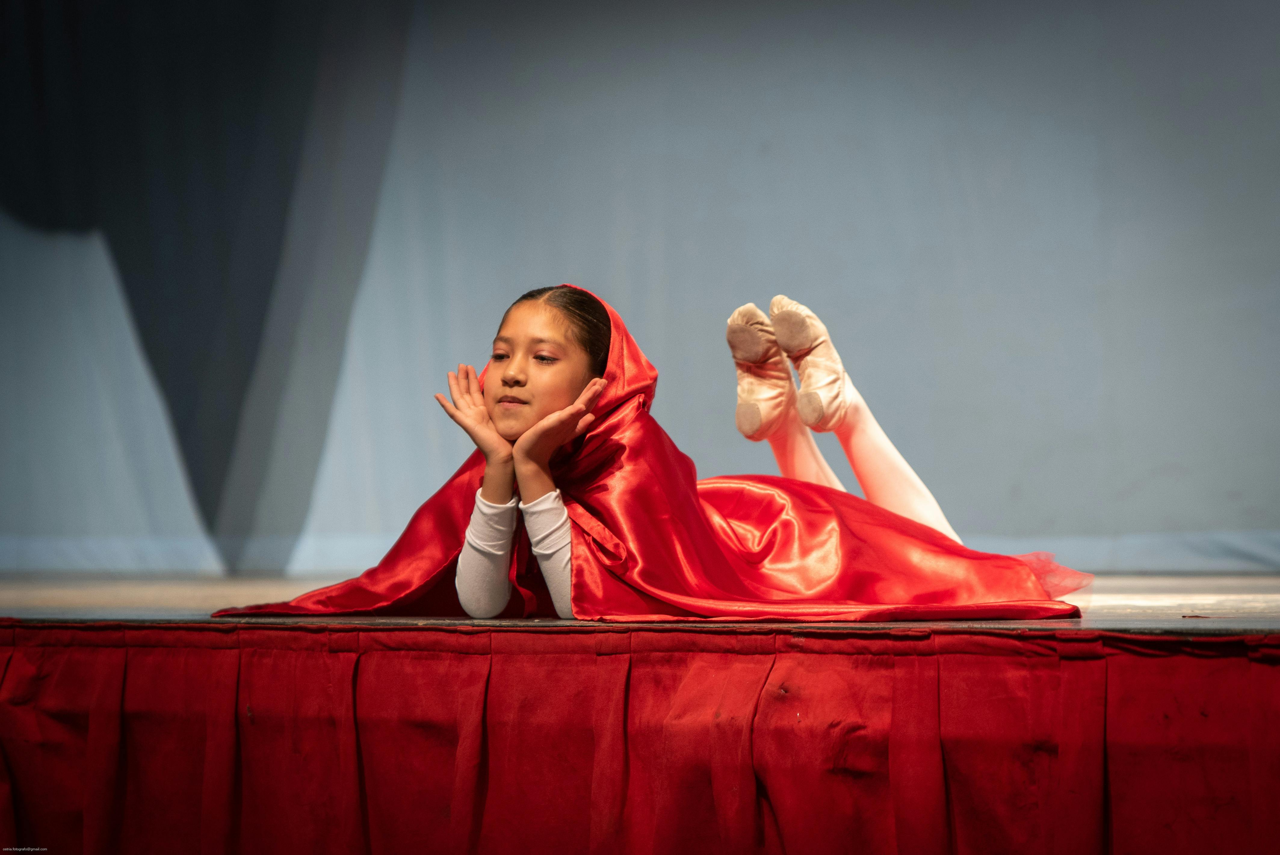 A girl on a school stage | Source: Pexels