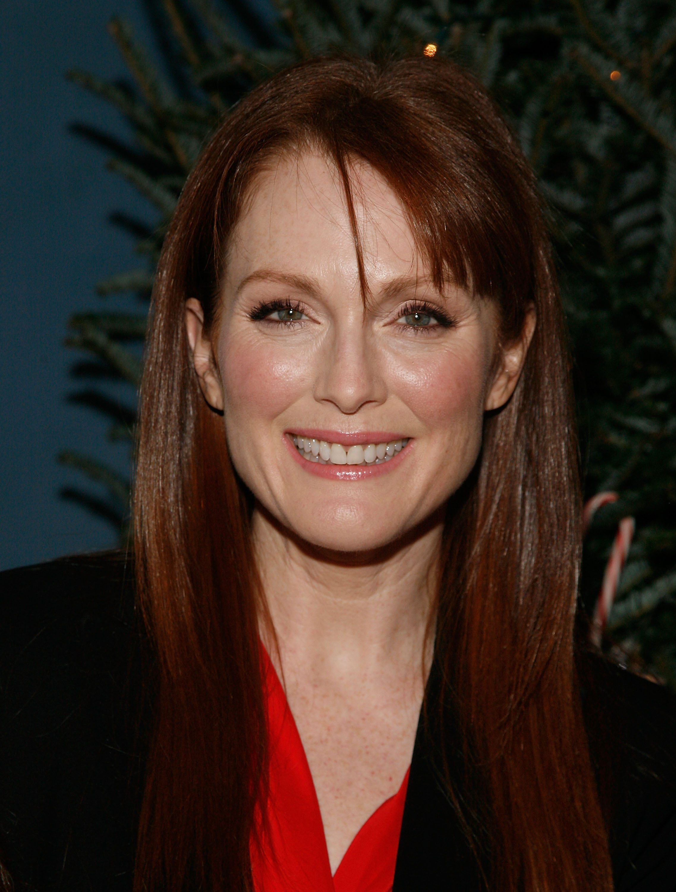 Julianne Moore attends the "Freckleface Strawberry the Musical" & "PETER PANtomime" benefit performances at the Manhattan Movement & Arts Center on December 10, 2011, in New York City | Source: Getty Images