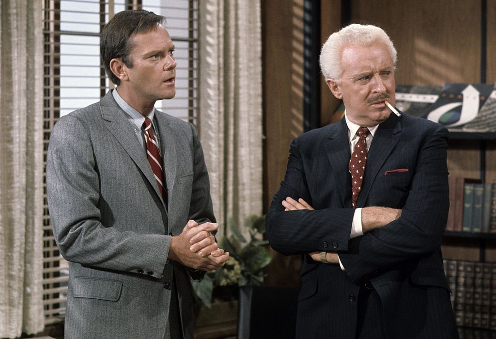 Dick Sargeant and David White on an episode "Bewitched" on November 27, 1969. | Photo: Getty Images