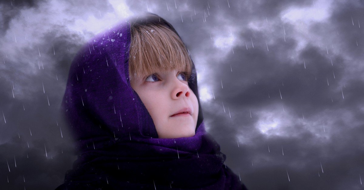 Niño bajo clima frío. | Imagen: PxHere