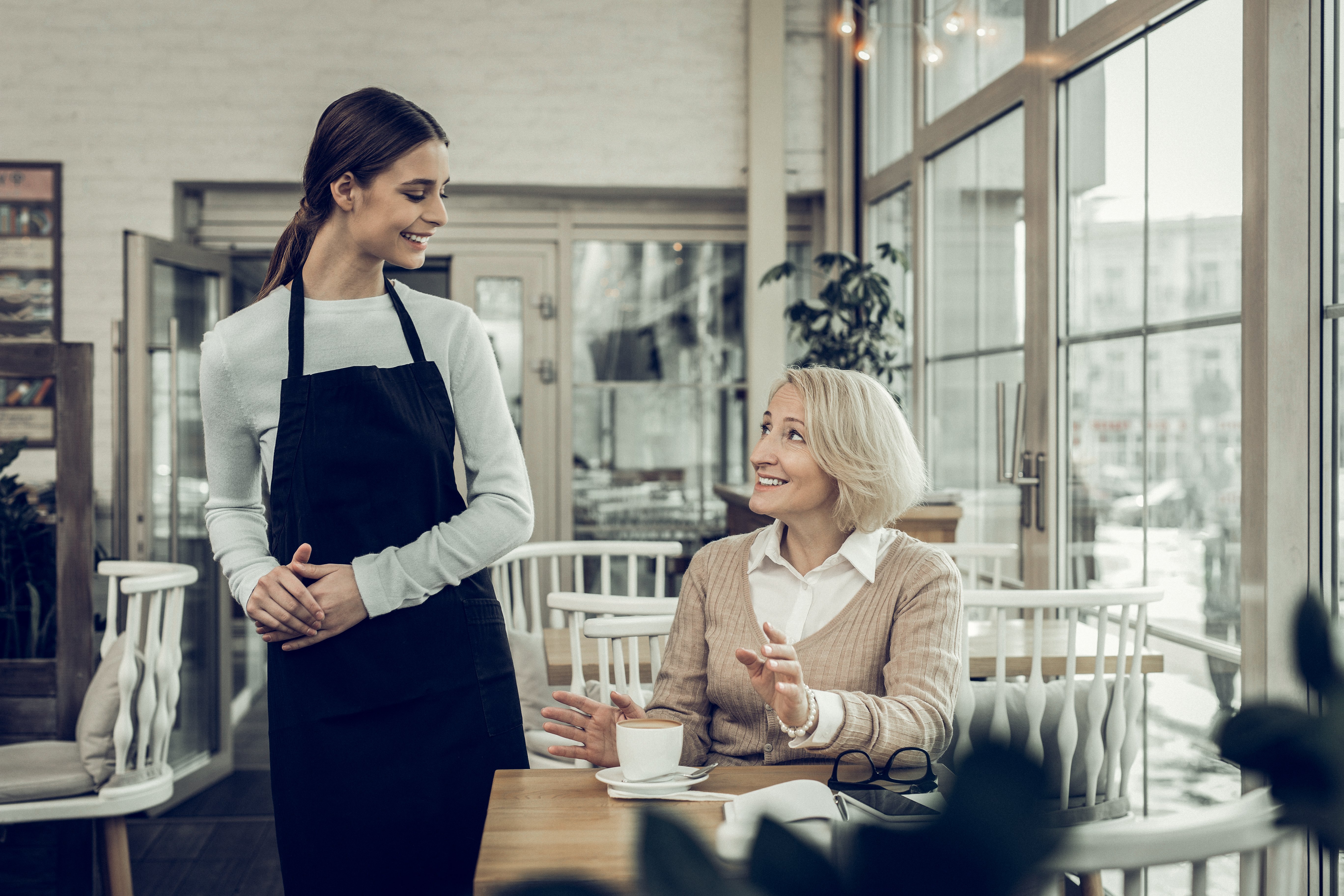 The waitress asked Linda to wait a minute while she went to get Joe. | Source: Shutterstock