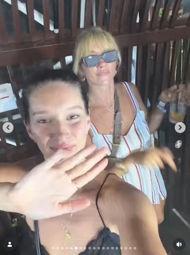 The carefree holiday continued at what appeared to be a beach club, where Renee snapped a cheerful selfie with a companion as they took a break from the sun and enjoyed drinks together. | Source: Instagram/renee__stewart