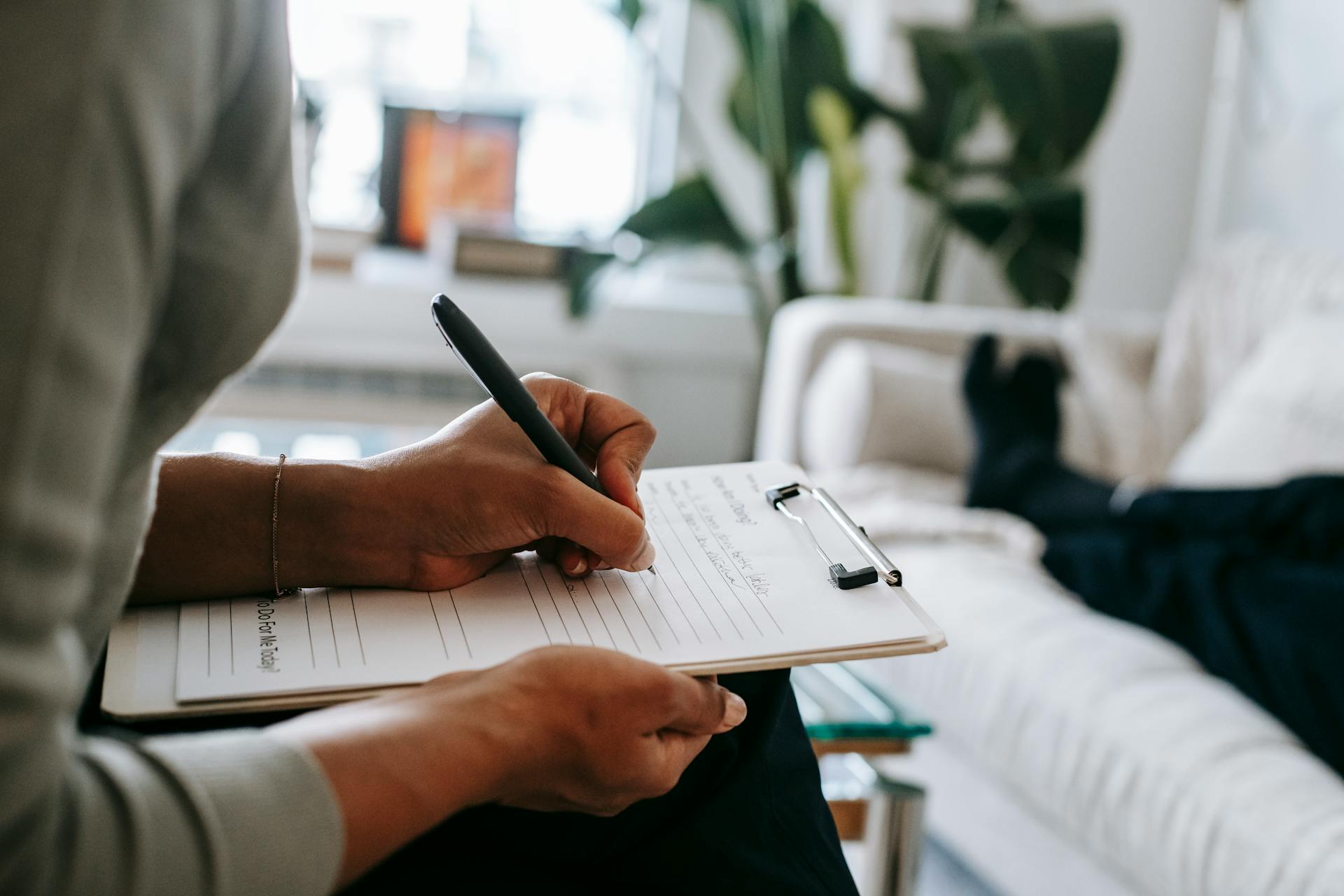 A woman writing notes | Source: Pexels