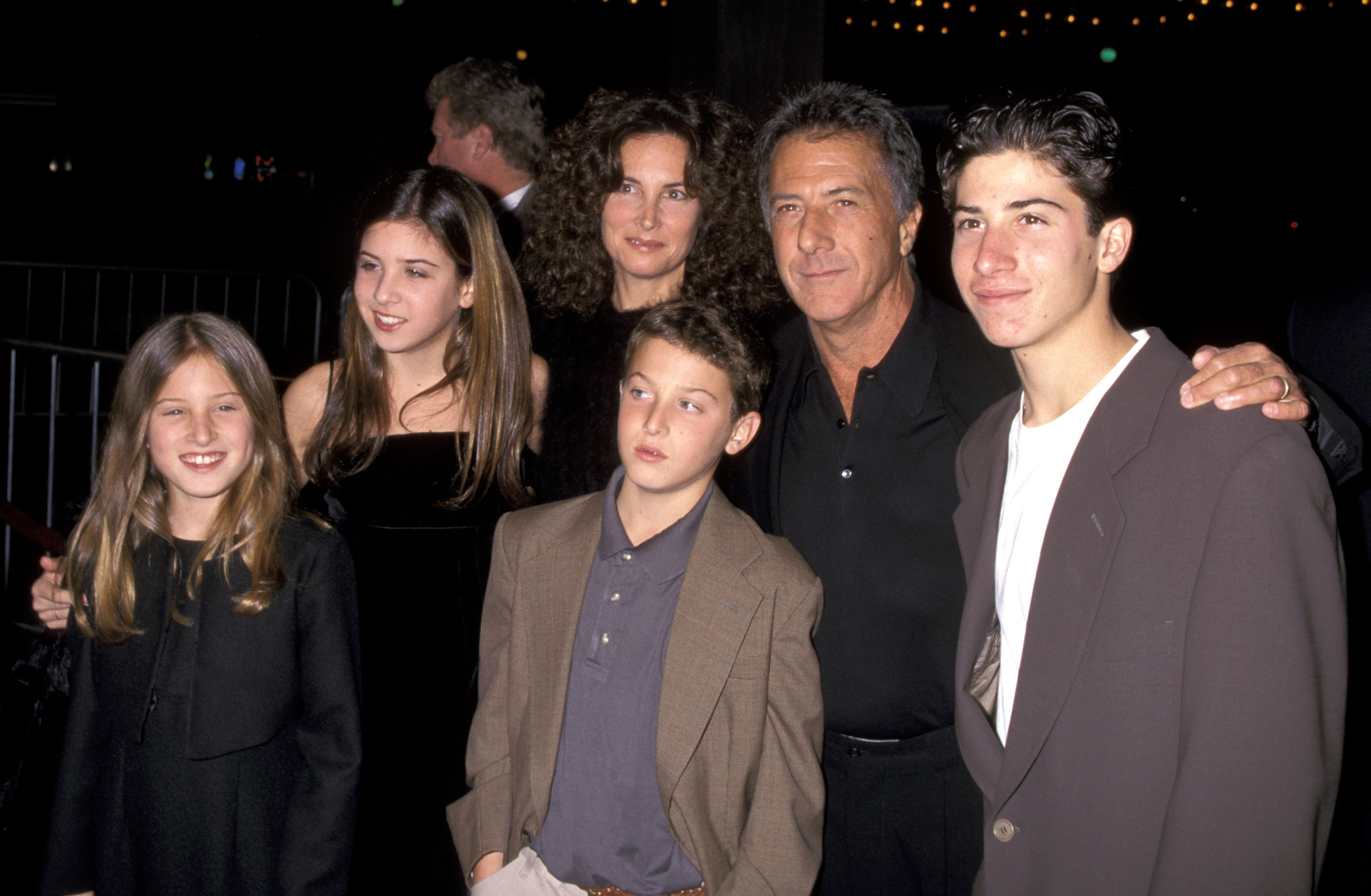 Dustin Hoffman, Lisa Hoffman, and their children during the premiere of "Wag The Dog" in Century City, California on December 17, 1997. | Source: Getty Images