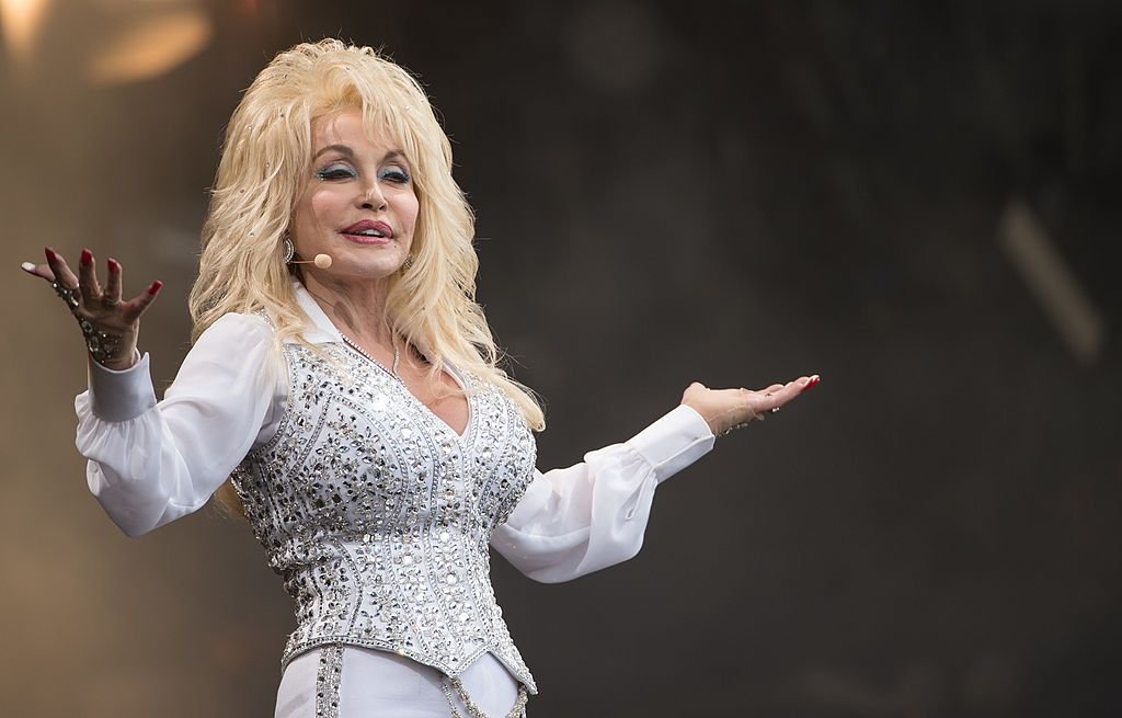 Dolly Parton performs on the Pyramid Stage during the Glastonbury Festival at Worthy Farm on June 29, 2014, in England | Photo: Ian Gavan/Getty Images