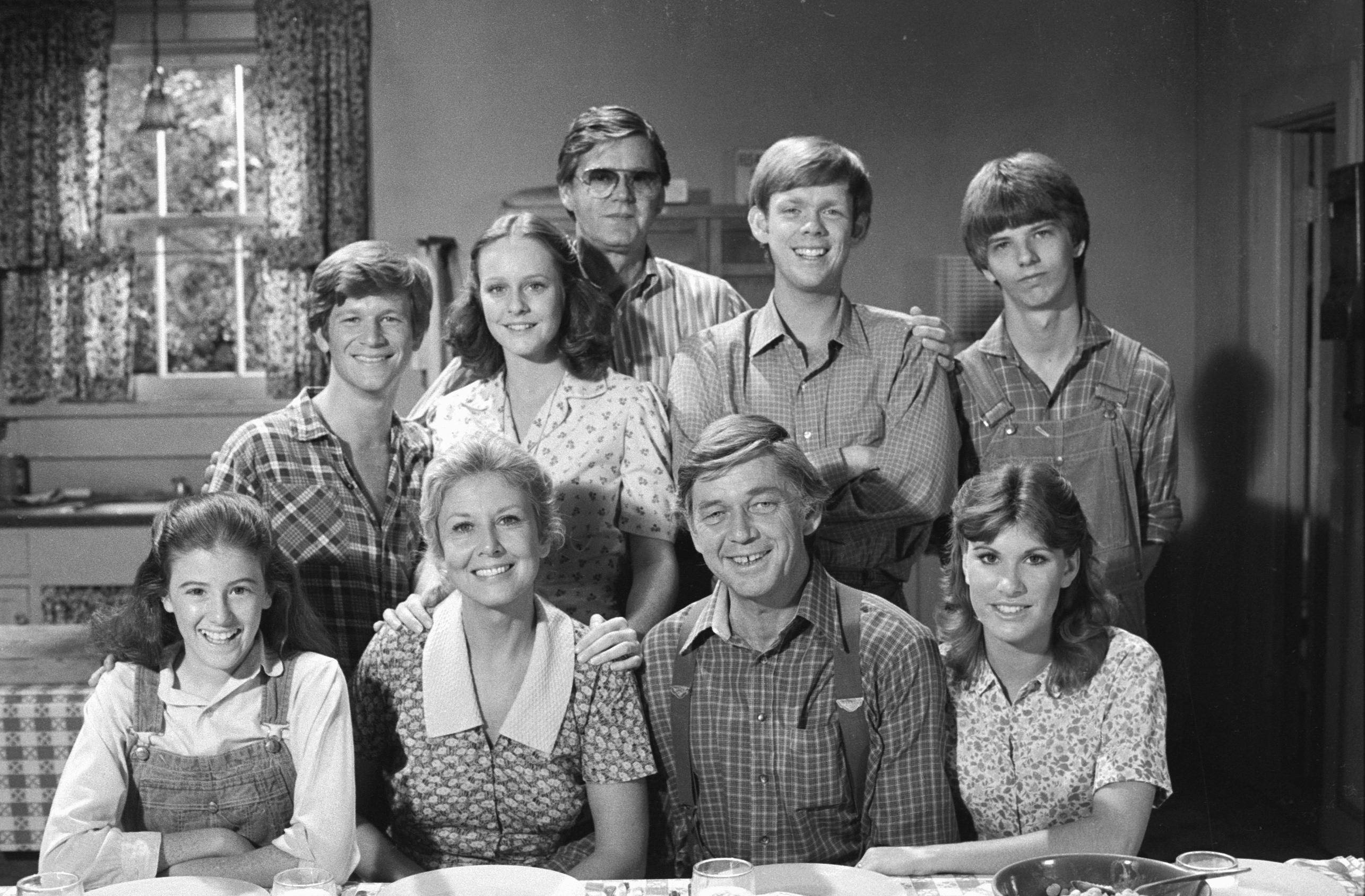 Eric Scott, Mary McDonough, Earl Hamner, Jon Walmsley, David Harper, Kami Cotler, Michael Learned, Ralph Waite,  and Judy Norton on "The Waltons" on October 25, 1978 | Source: Getty Images