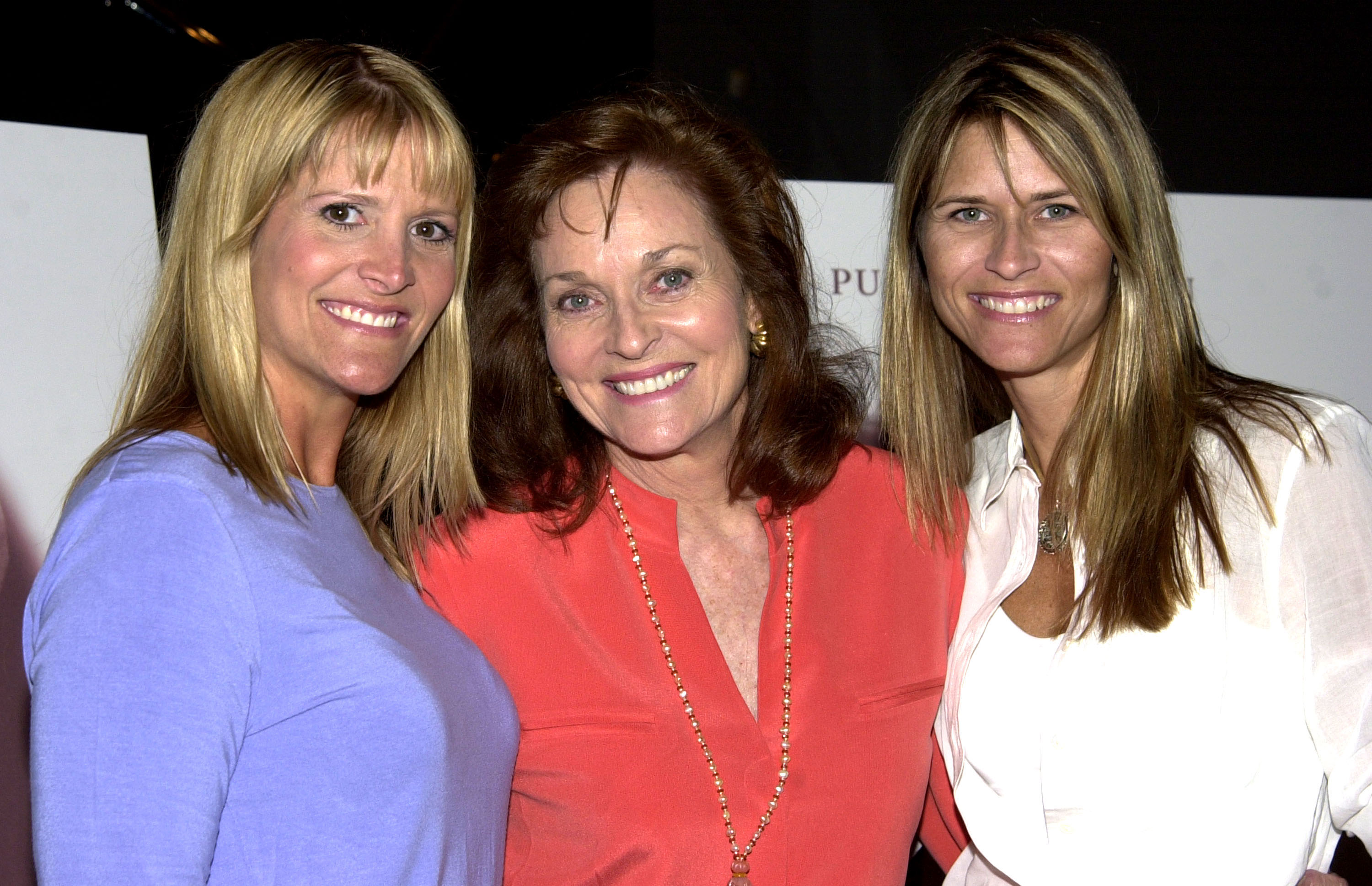 Lee Meriwether with her daughters Kyle and Lesley Aletter in 2003 | Source: Getty Images