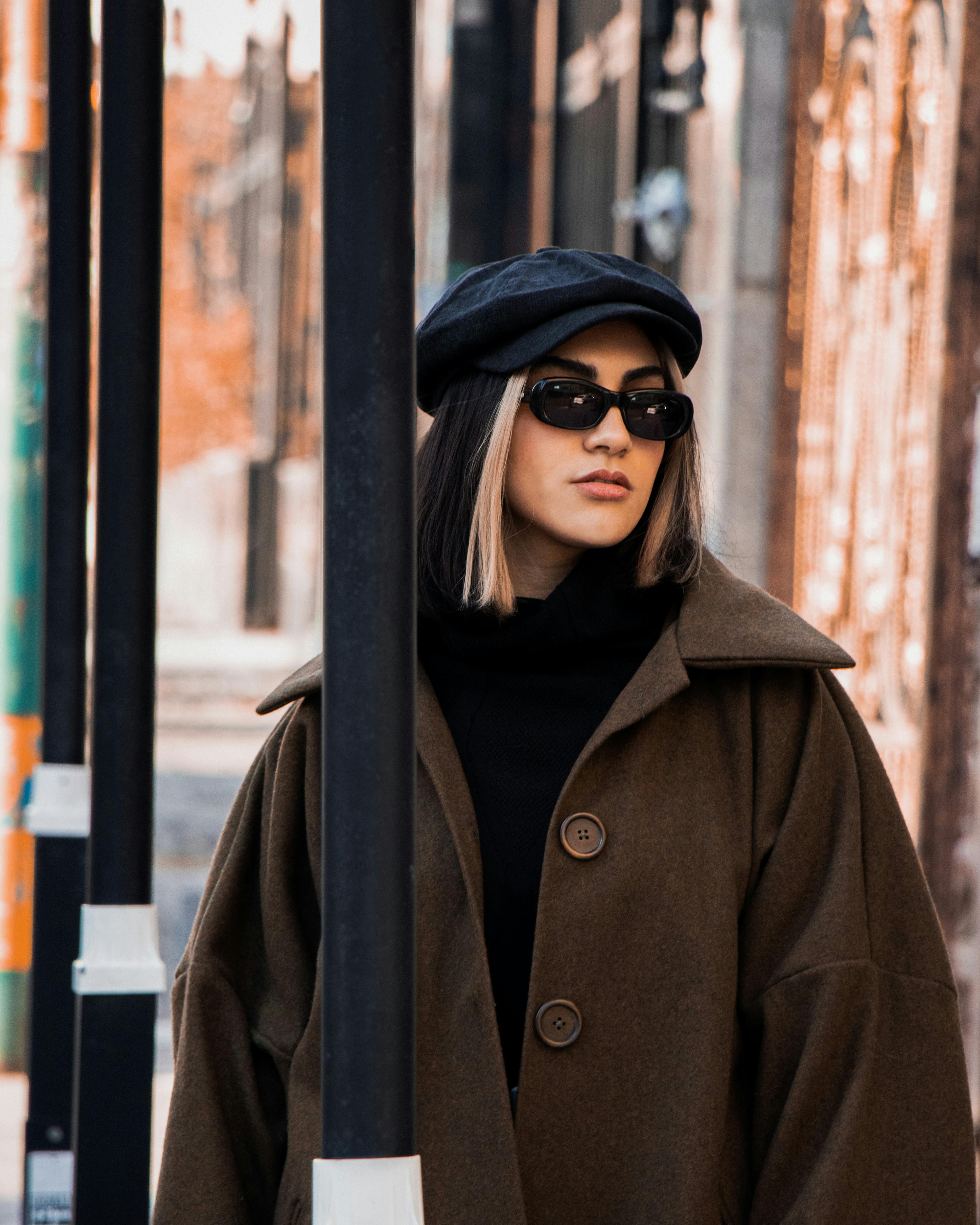A woman watching something while looking inconspicuous | Source: Pexels