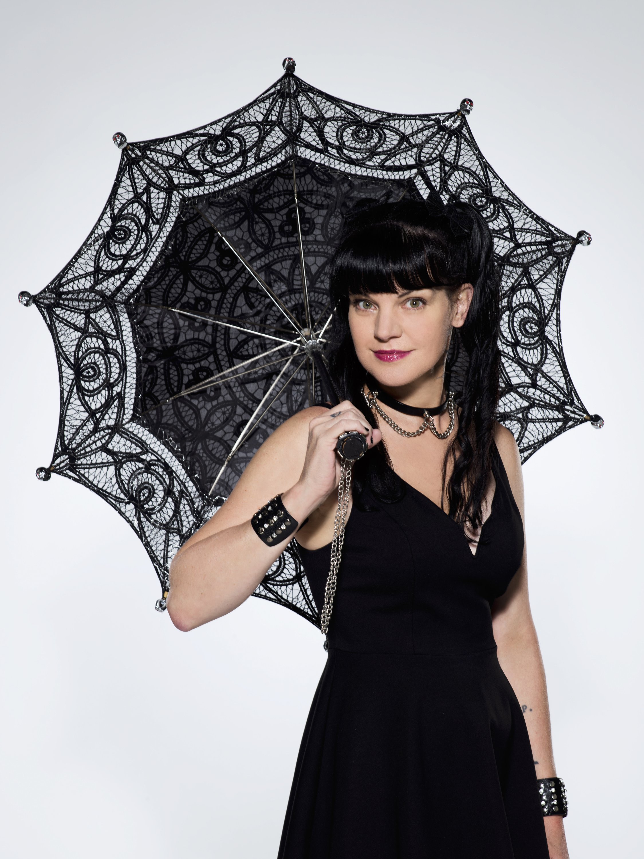  Pauley Perrette on the set of the CBS series NCIS, scheduled to air on the CBS Television Network. |Photo: Getty Images