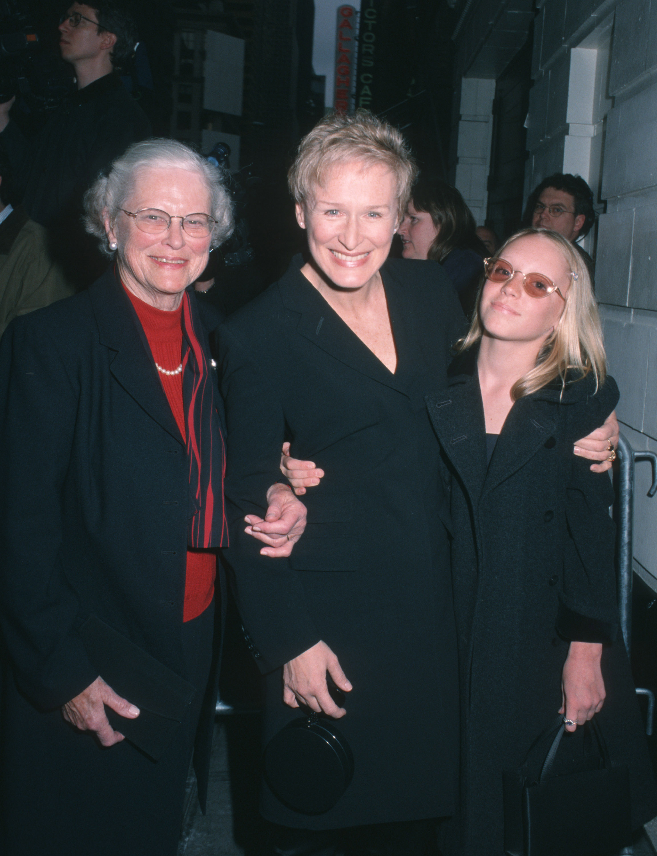 Glenn Close, Bettine Moore Close, and Annie Starke during the opening night of "The Music Man" in New York City on April 27, 2000 | Source: Getty Images