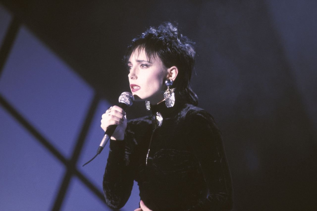 Jeanne Mas lors d'un show télévisé en novembre 1989 à Paris, France. | Photo : Getty Images Jeanne Mas lors d'un show télévisé en novembre 1989 à Paris, France. | Photo : Getty Images