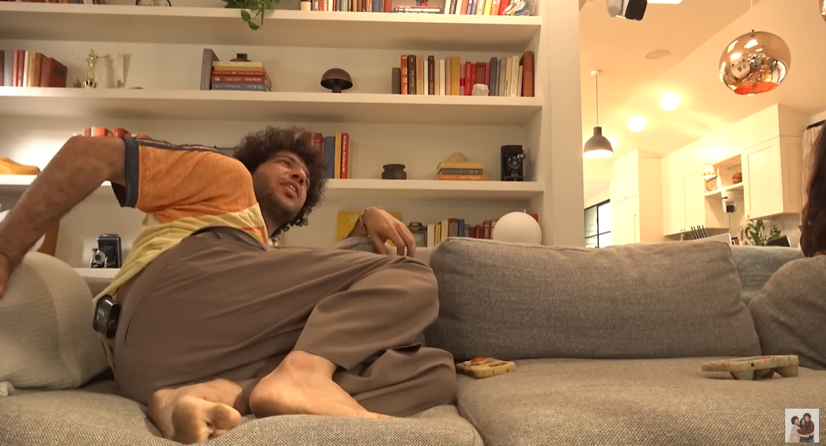 Fans zero in on Benny Blanco's feet. | Source: YouTube/FriendsKeepSecrets