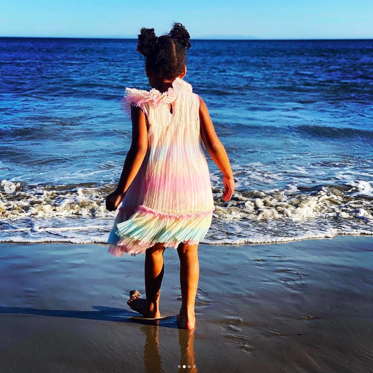 Rumi Carter on the beach posted on March 31, 2021 | Source: Instagram/beyonce