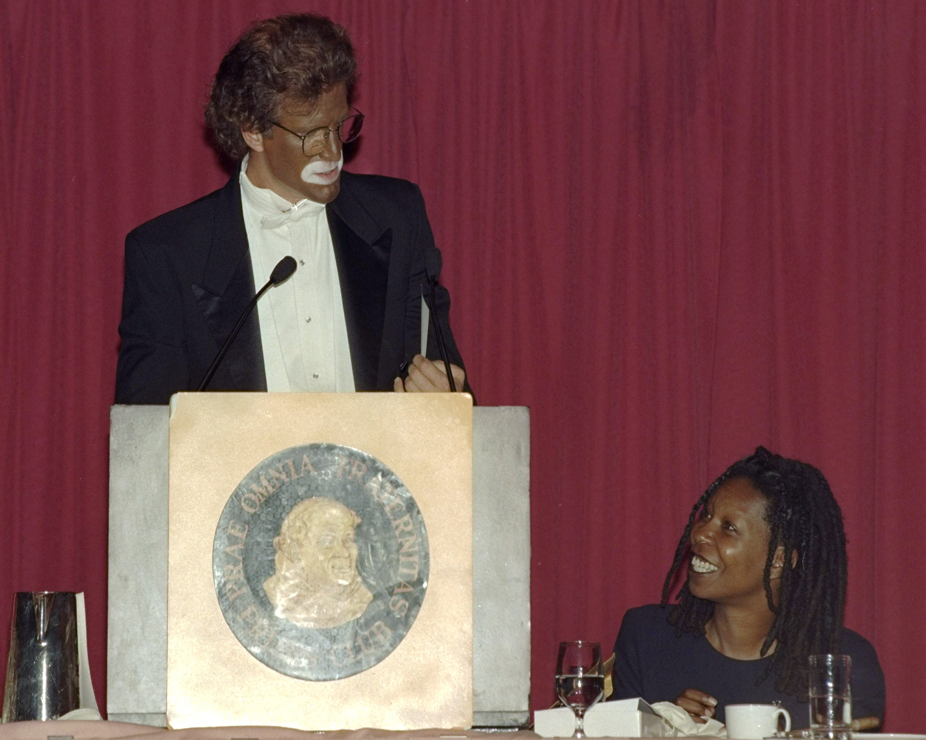 Ted Danson appears in black face during New York Friars Club Roast of Whoopi Goldberg in 1993 | Source: Getty Images