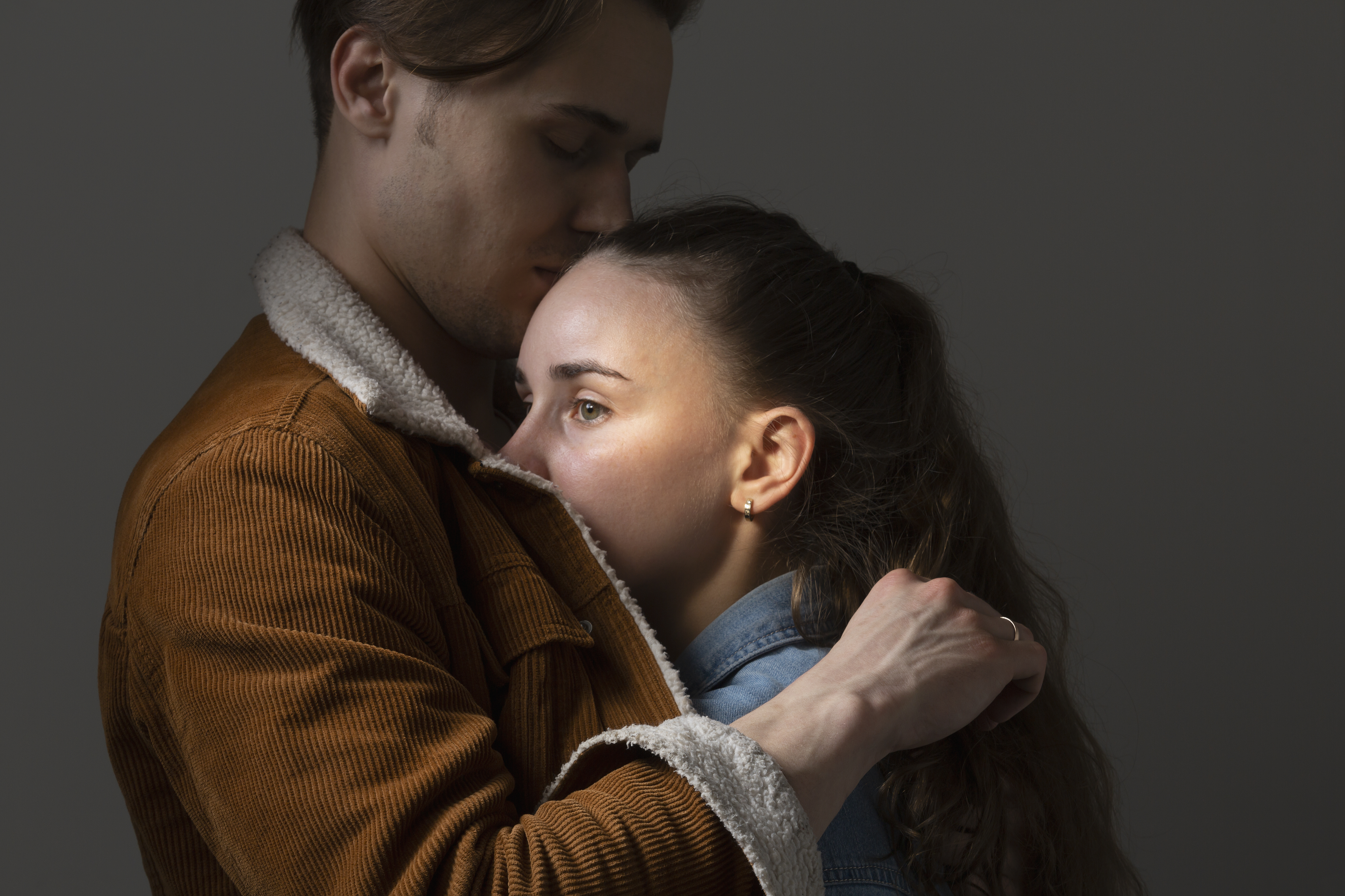 Boyfriend hugging worried girlfriend | Source: Getty Images