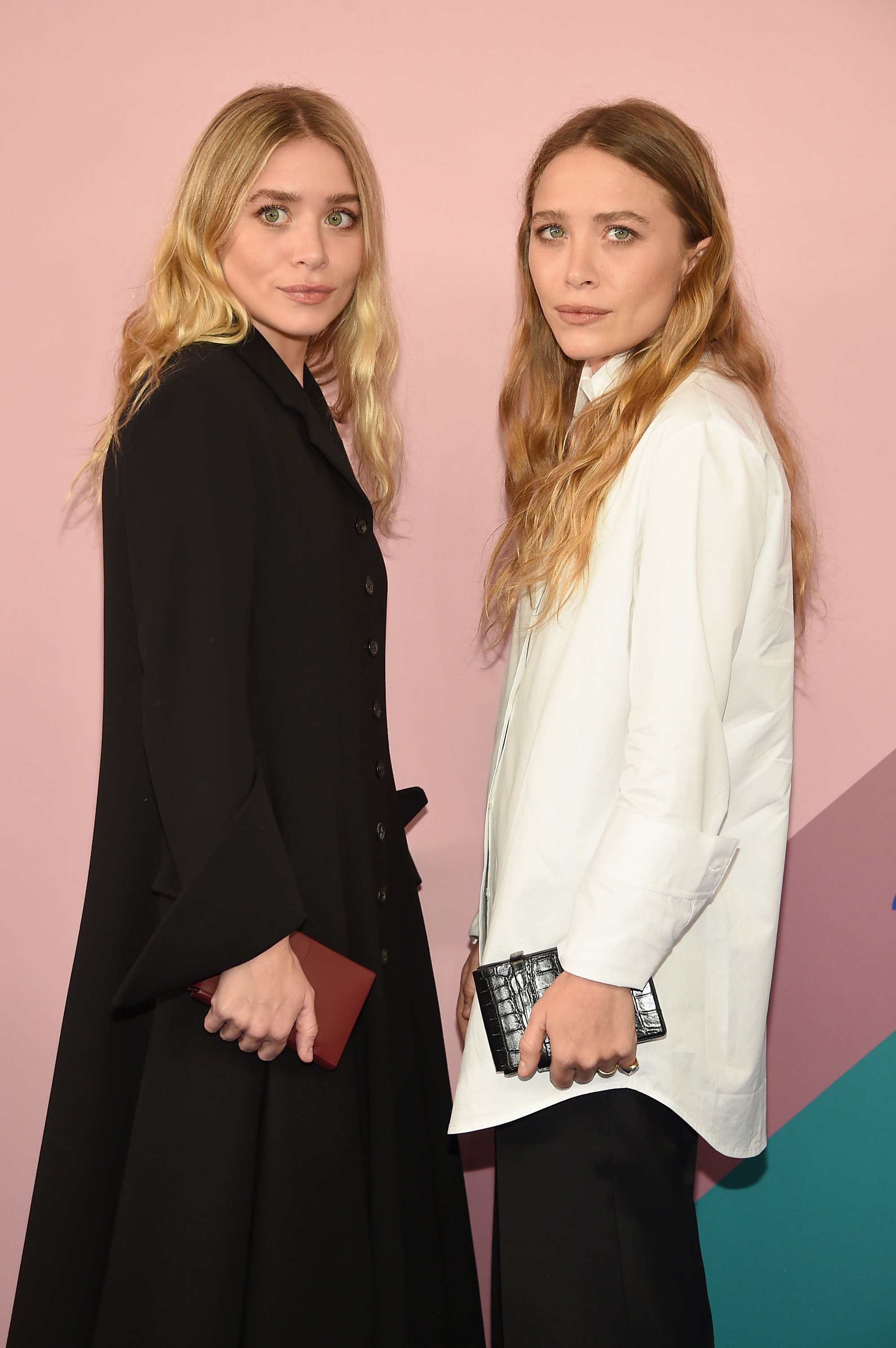 Ashley and Mary-Kate Olsen on June 5, 2017 in New York City | Photo: Getty Images