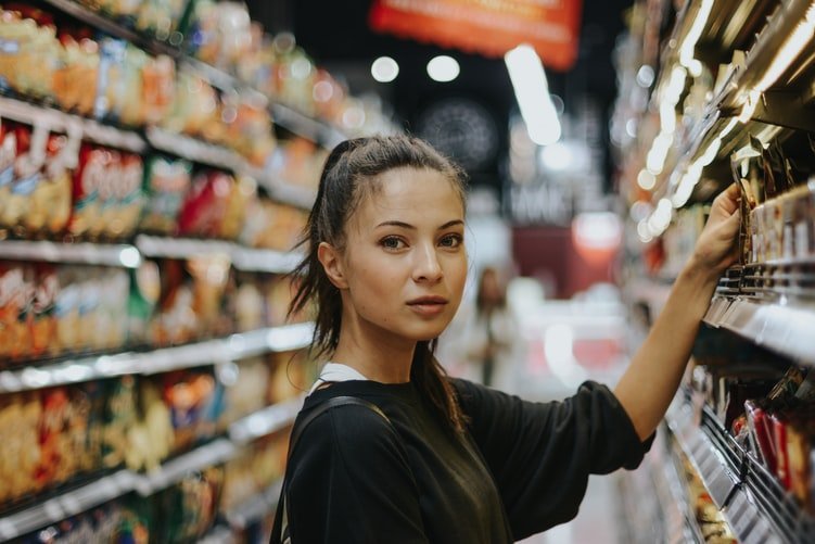 Woman shopping in the supermarket. | Source: Unsplash,com