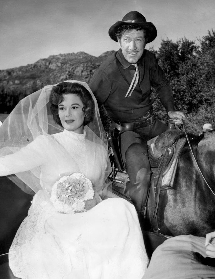 Richard Boone as Paladin and guest star Patricia Medina from the television program "Have Gun, Will Travel" on January 30, 1959 | Photo: Wikimedia/eBay