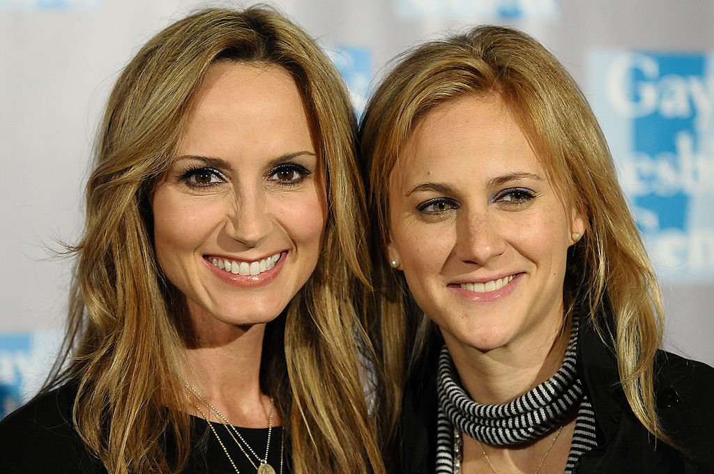 Country music singer Chely Wright and fiance Lauren Blitzer attend L.A. Gay & Lesbian Center's "An Evening With Women" at The Beverly Hilton hotel on April 16, 2011 in Beverly Hills, California.| Photo: Getty Images.