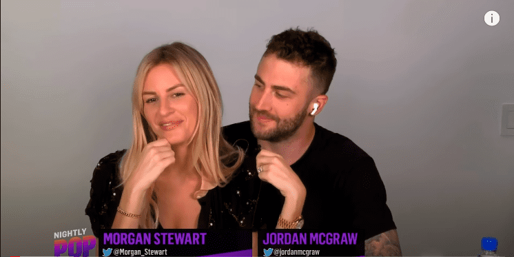 Morgan Stewart and Jordan McGraw on her show "The Nightly Pop," August, 2020. | Photo: YouTube/E!News