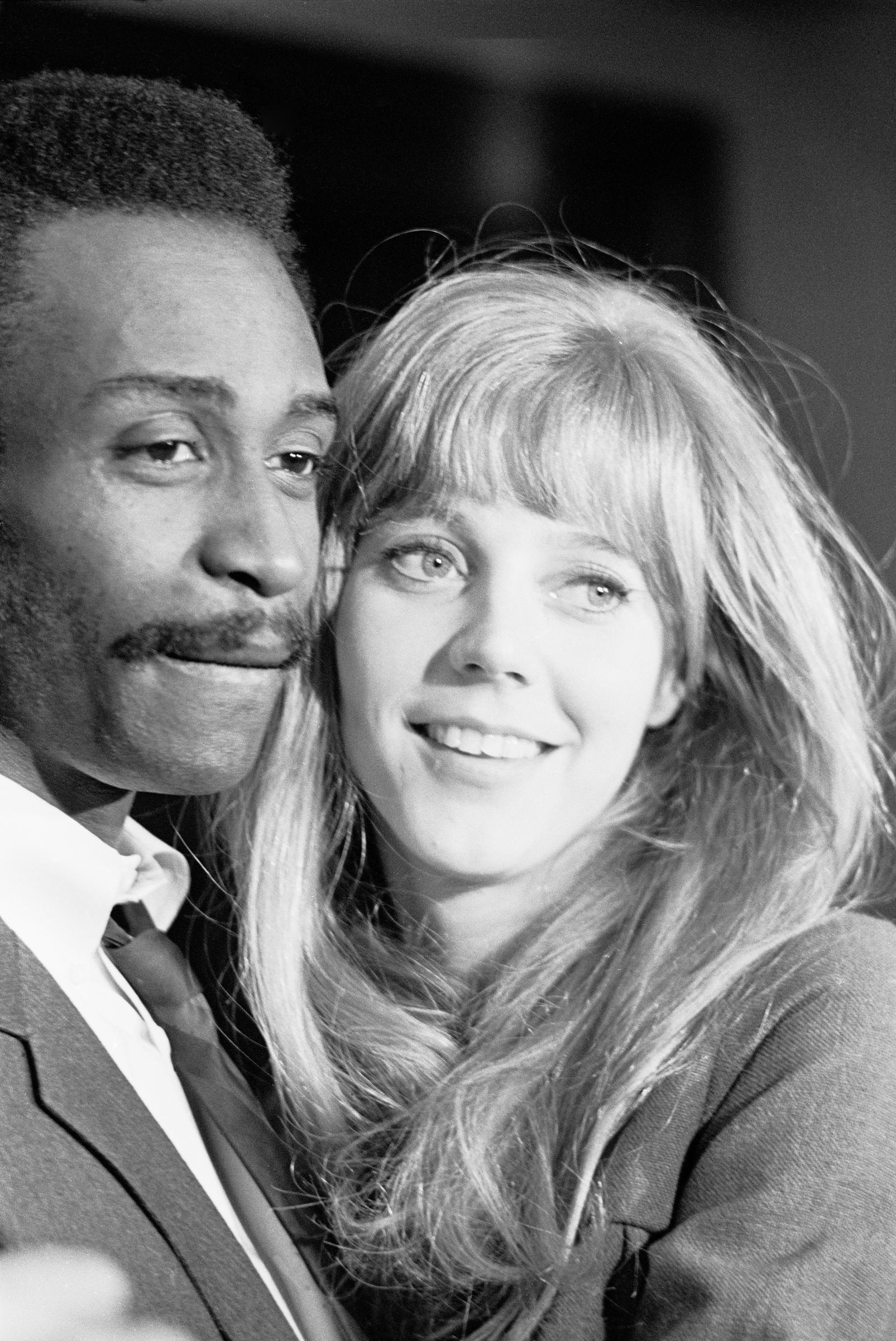 The '80s actress poses for a portrait with Cleavon Little on June 6, 1969 | Source: Getty Images