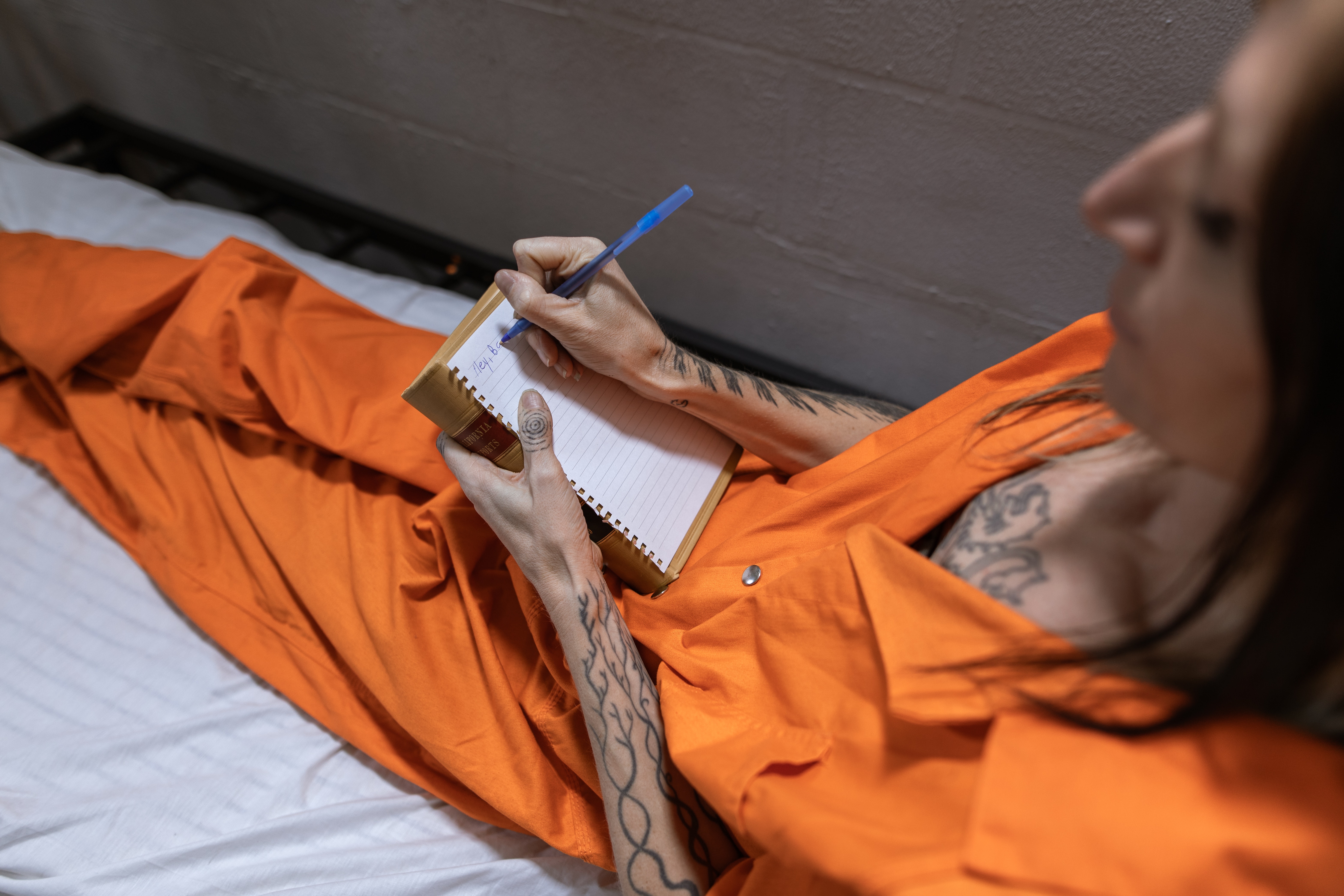 The man found a site that allowed you to write to inmates. | Source: Pexels