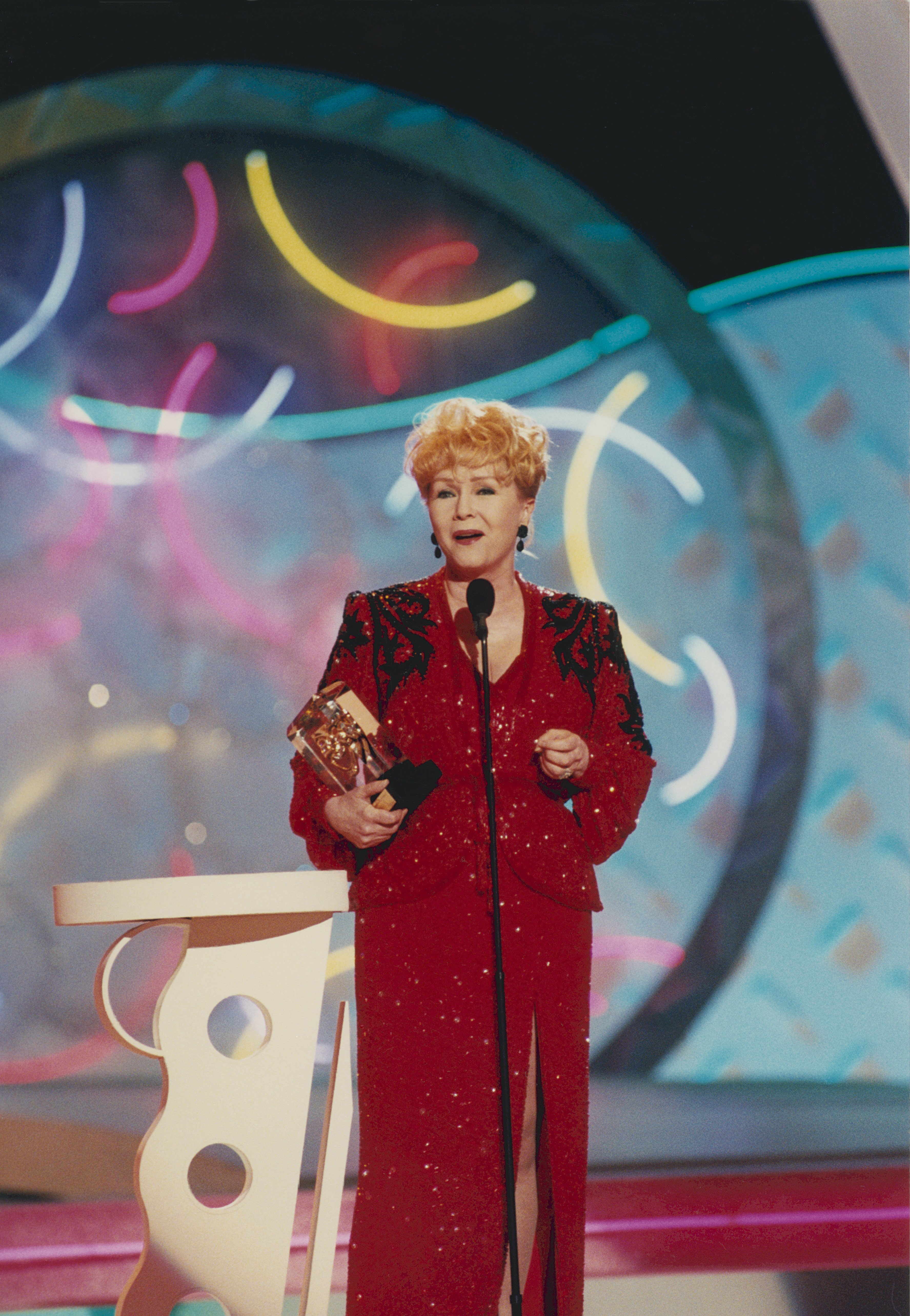 Debbie Reynolds at the American Comedy Awards on February 9, 1997, at the Shrine Auditorium in Los Angeles, California. | Source: Getty Images.